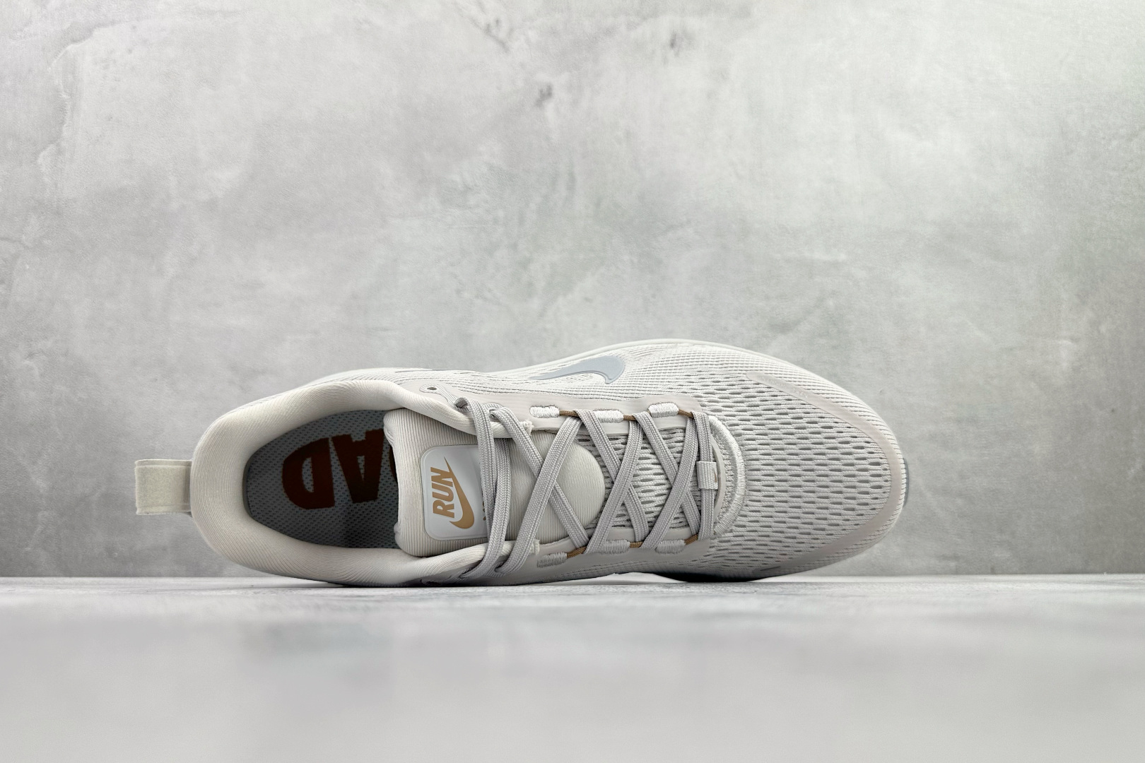 全套数据私模 Nike Vomero 18 灰色 HM6803-009