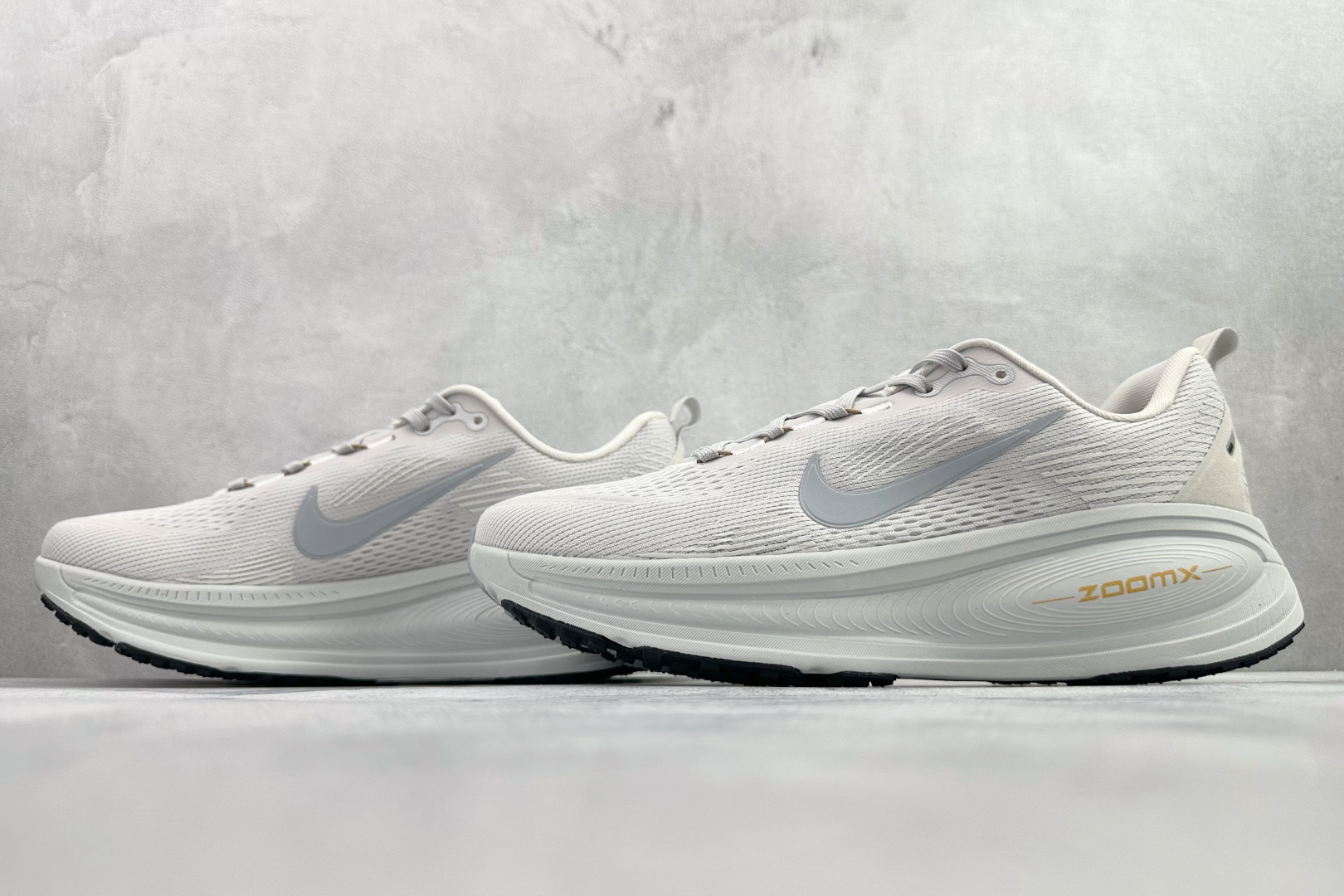 全套数据私模 Nike Vomero 18 灰色 HM6803-009