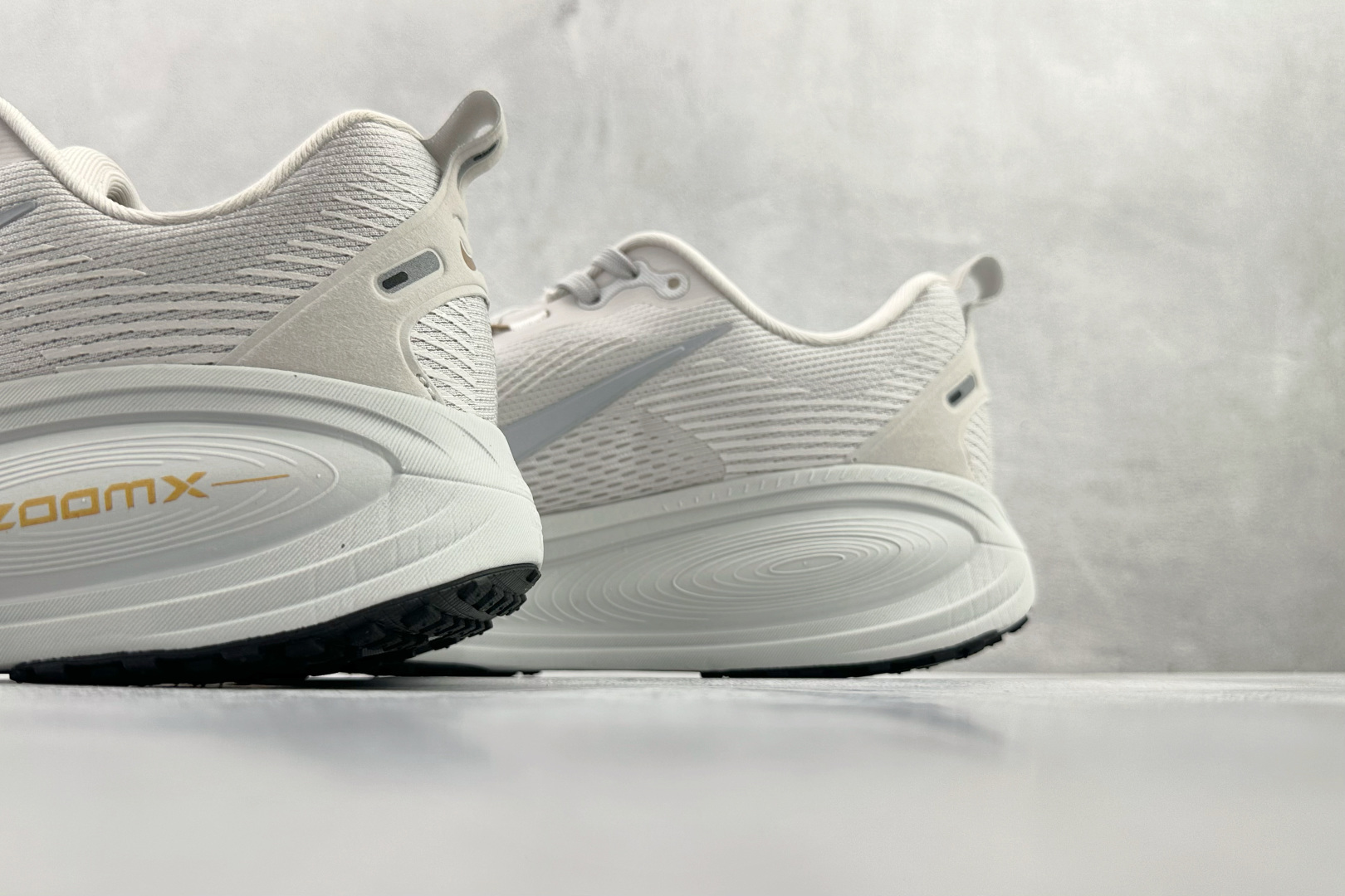 全套数据私模 Nike Vomero 18 灰色 HM6803-009