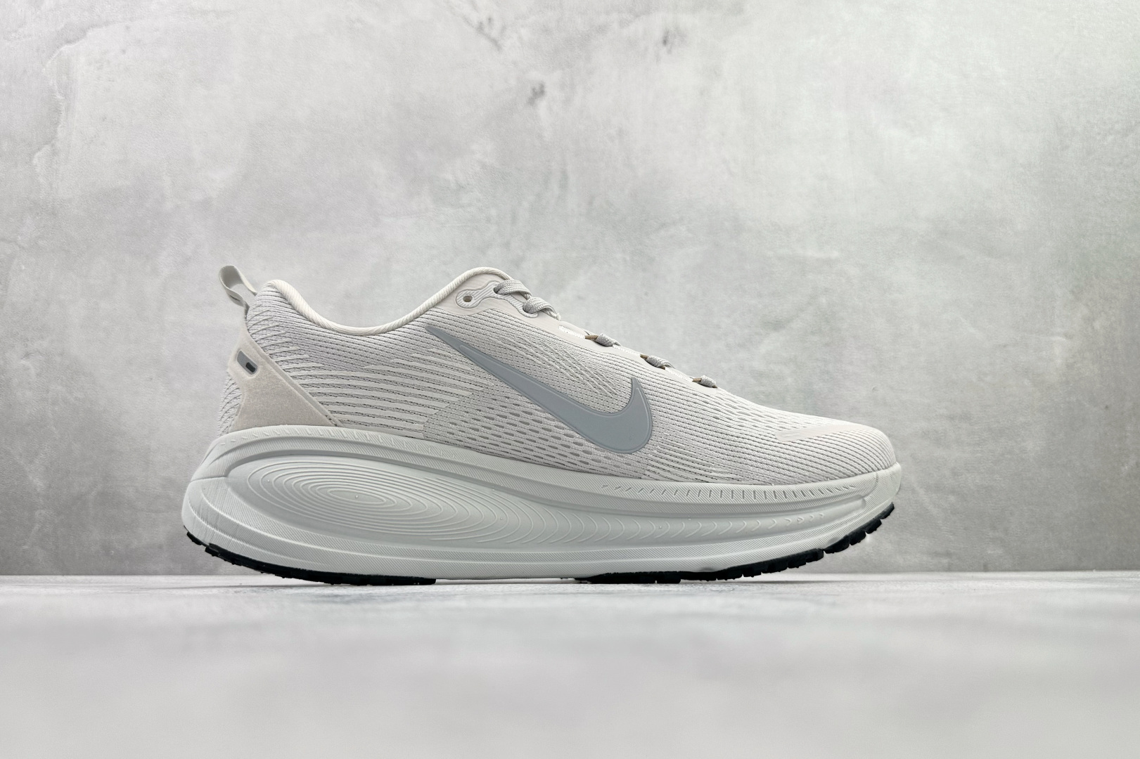 全套数据私模 Nike Vomero 18 灰色 HM6803-009