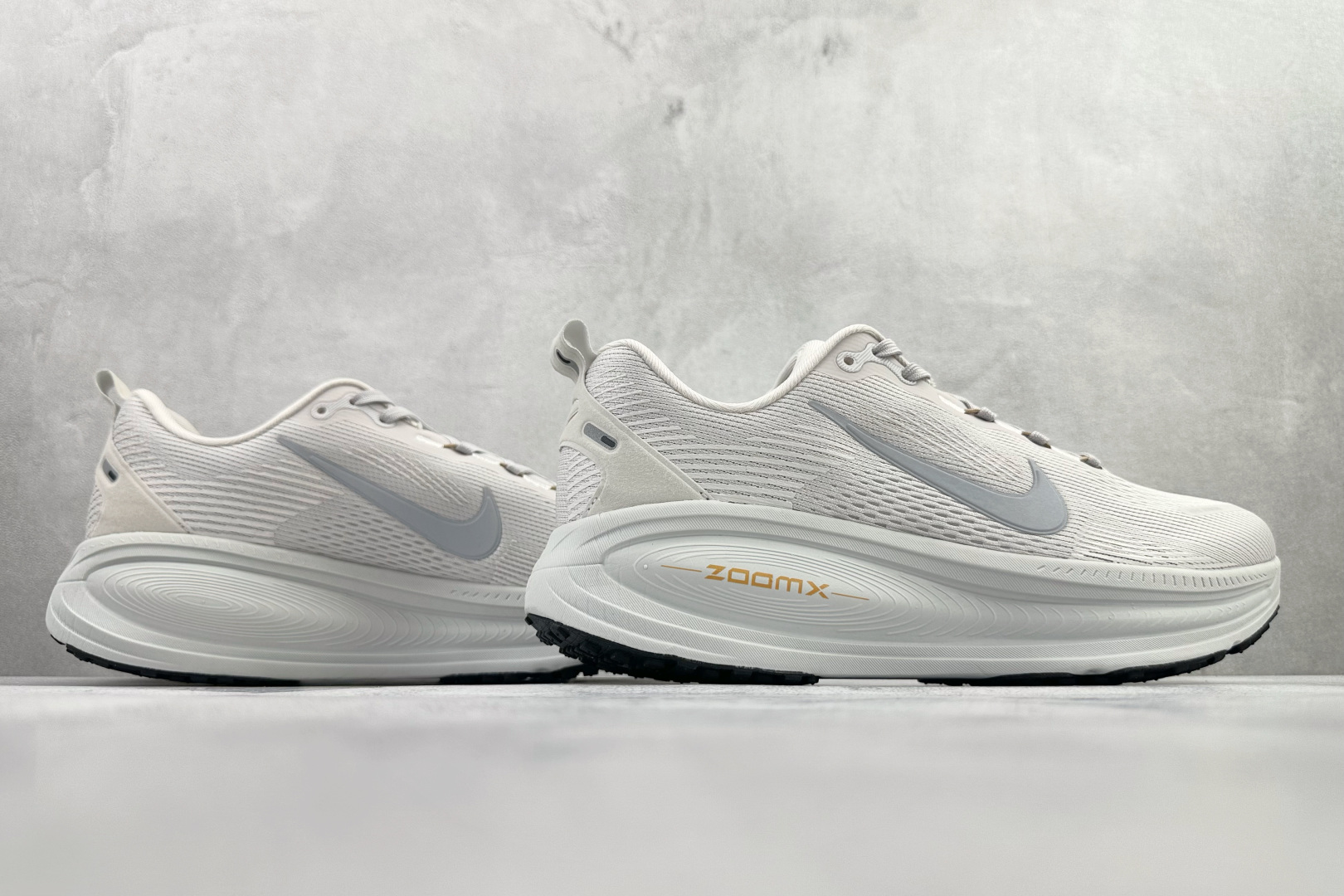 全套数据私模 Nike Vomero 18 灰色 HM6803-009