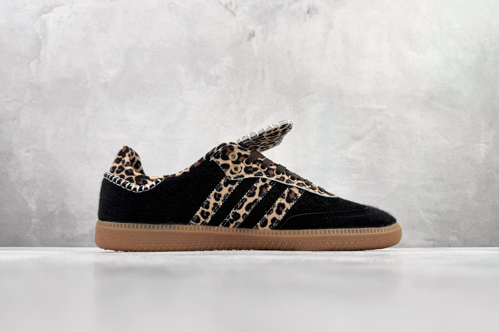 160 出口订单 adidas originals SAMBA LT 黑棕 KJ6590-Chinese UA Cheap High Quatity Brand Clothes Bags handbags Sneakers wholesale wholesaler seller from China Factory suppliers Fashion Clothing Shoes best Quality Beautiful Price 160 出口订单 adidas originals SAMBA LT 黑棕 KJ6590