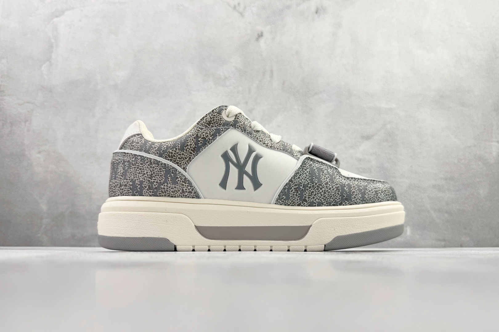 正单 180 平台订单 MLB 纽约洋基队 灰色 3ASXP025N-50GRS