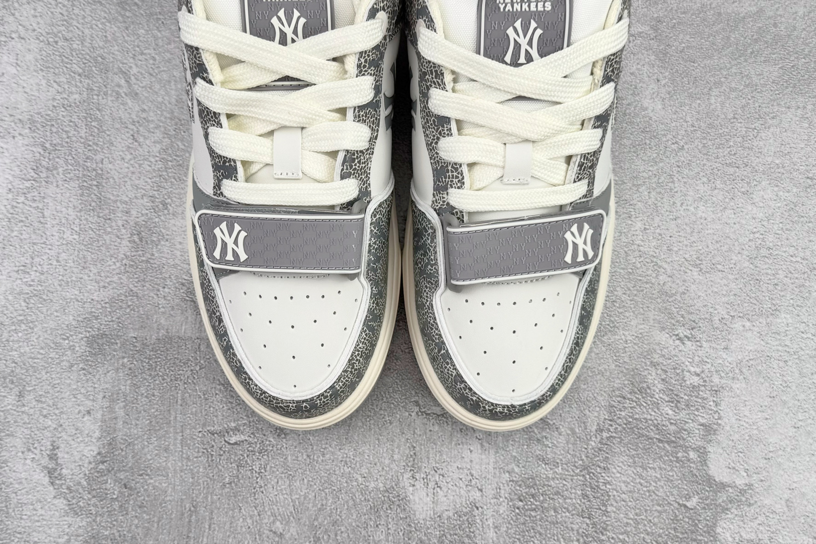 正单 180 平台订单 MLB 纽约洋基队 灰色 3ASXP025N-50GRS