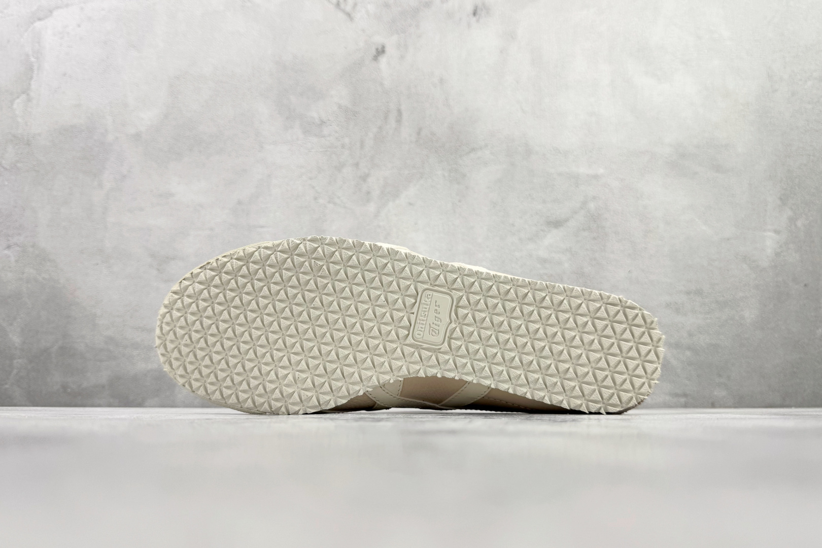 Onitsuka Tiger鬼塚虎 MEXICO 66 粉色货号：1183B771-702尺码：35 3