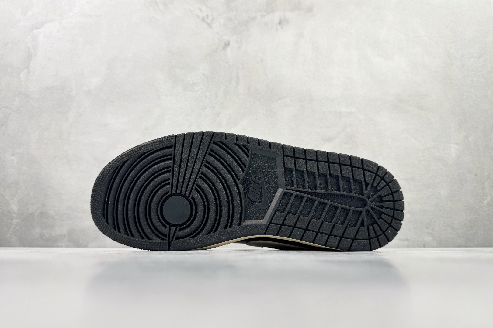 综合版 Jordan Air Jordan 1 黑红 DC0774-605