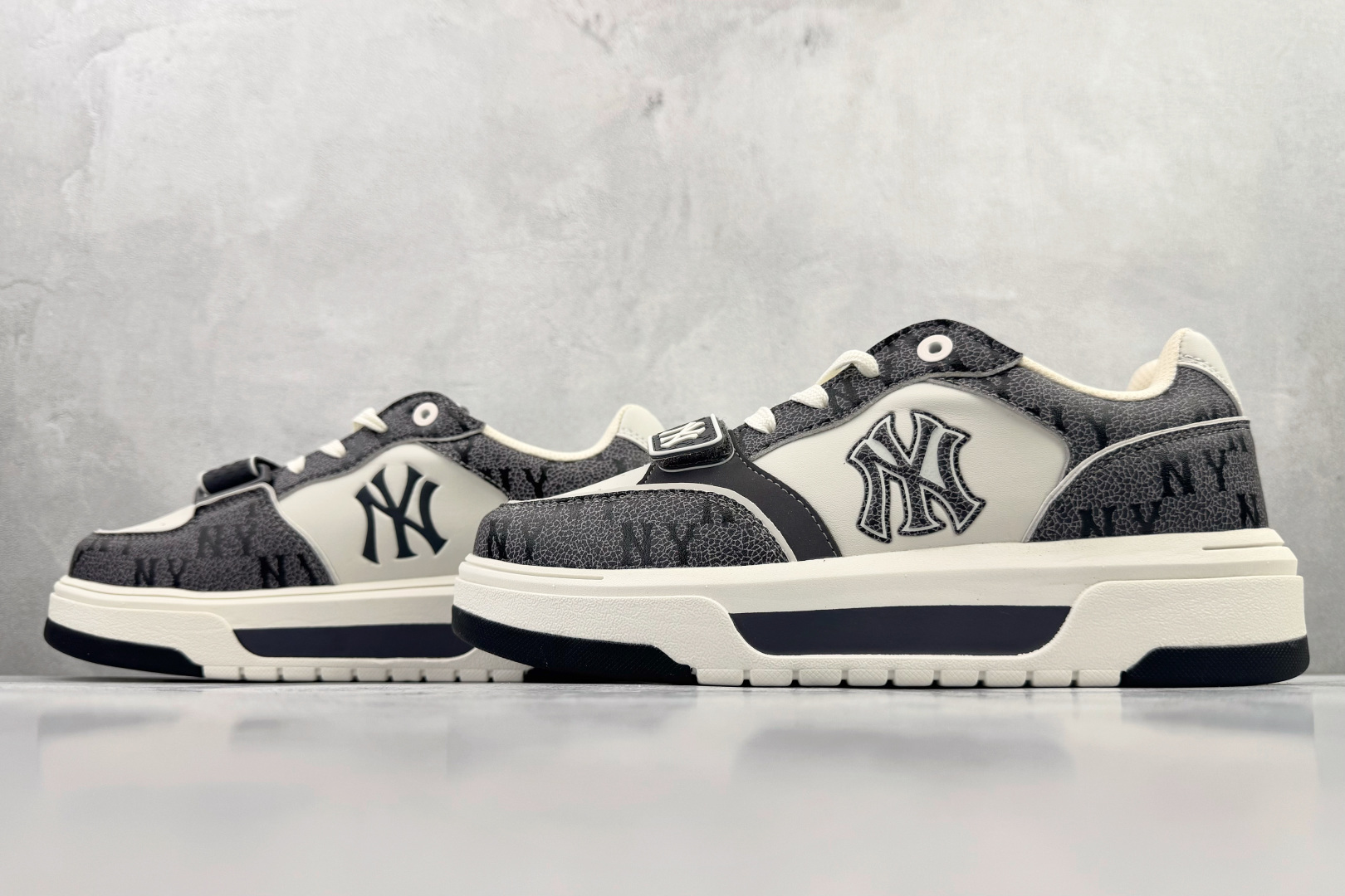 200 MLB Chunky LINER POCKET MONOGRAM 深灰色 3ASXP025N-50MGD-Chinese UA Cheap High Quatity Brand Clothes Bags handbags Sneakers wholesale wholesaler seller from China Factory suppliers Fashion Clothing Shoes best Quality Beautiful Price 200 MLB Chunky LINER POCKET MONOGRAM 深灰色 3ASXP025N-50MGD