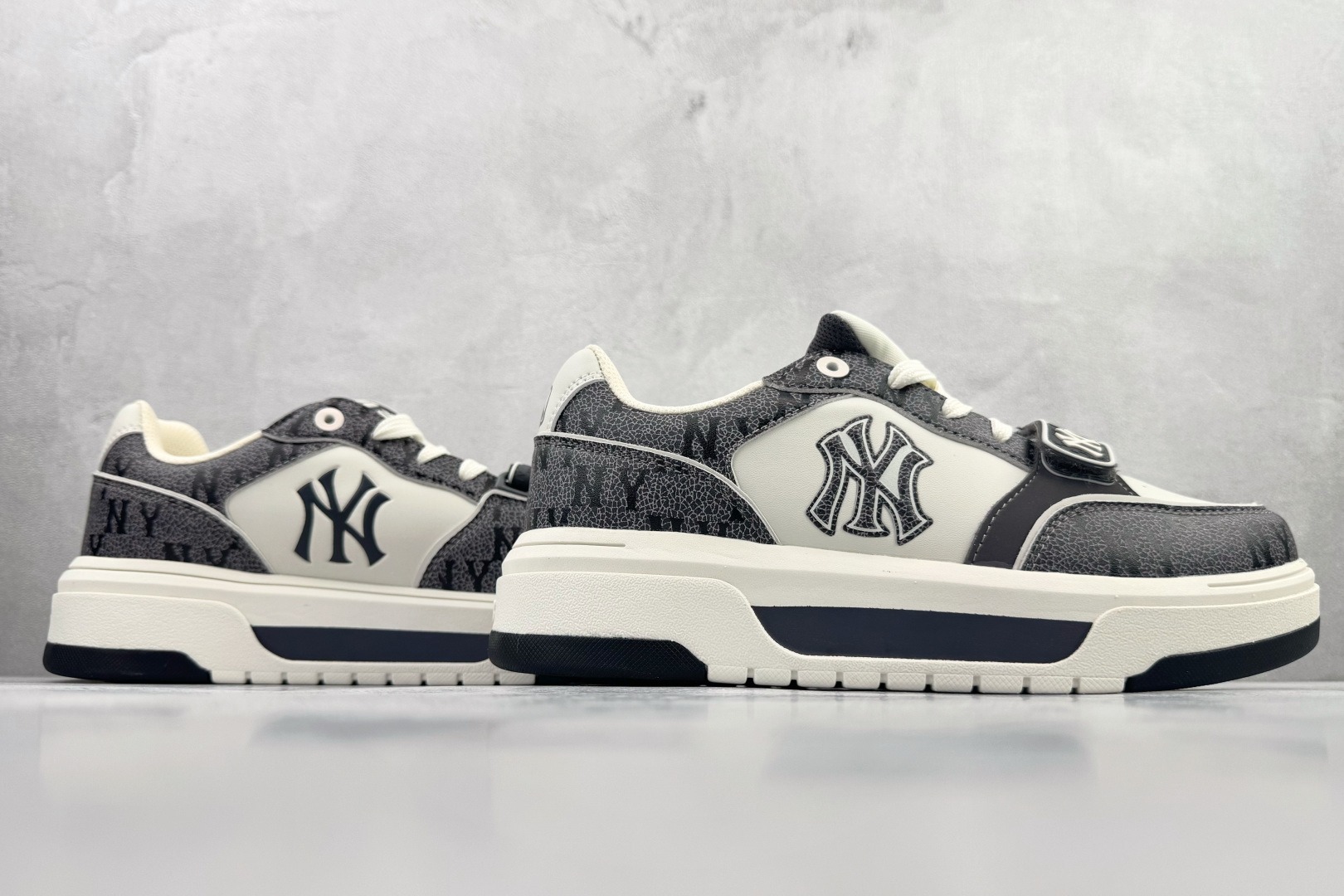 200 MLB Chunky LINER POCKET MONOGRAM 深灰色 3ASXP025N-50MGD-Chinese UA Cheap High Quatity Brand Clothes Bags handbags Sneakers wholesale wholesaler seller from China Factory suppliers Fashion Clothing Shoes best Quality Beautiful Price 200 MLB Chunky LINER POCKET MONOGRAM 深灰色 3ASXP025N-50MGD