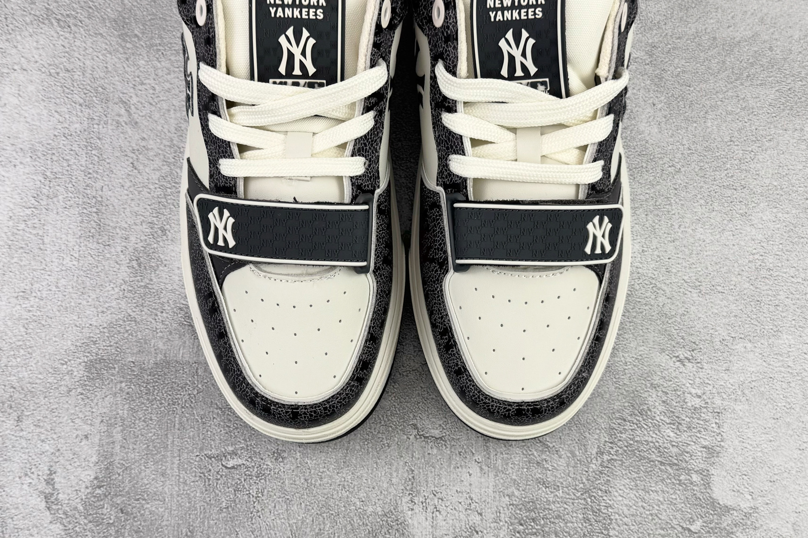 200 MLB Chunky LINER POCKET MONOGRAM 深灰色 3ASXP025N-50MGD-Chinese UA Cheap High Quatity Brand Clothes Bags handbags Sneakers wholesale wholesaler seller from China Factory suppliers Fashion Clothing Shoes best Quality Beautiful Price 200 MLB Chunky LINER POCKET MONOGRAM 深灰色 3ASXP025N-50MGD