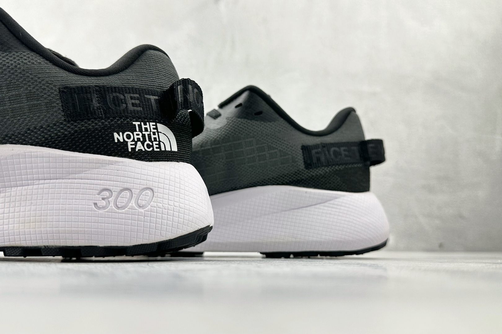 210 东南亚订单 北面THE NORTH FACE Altamesa 300 黑白 NF0A8A9RMN9