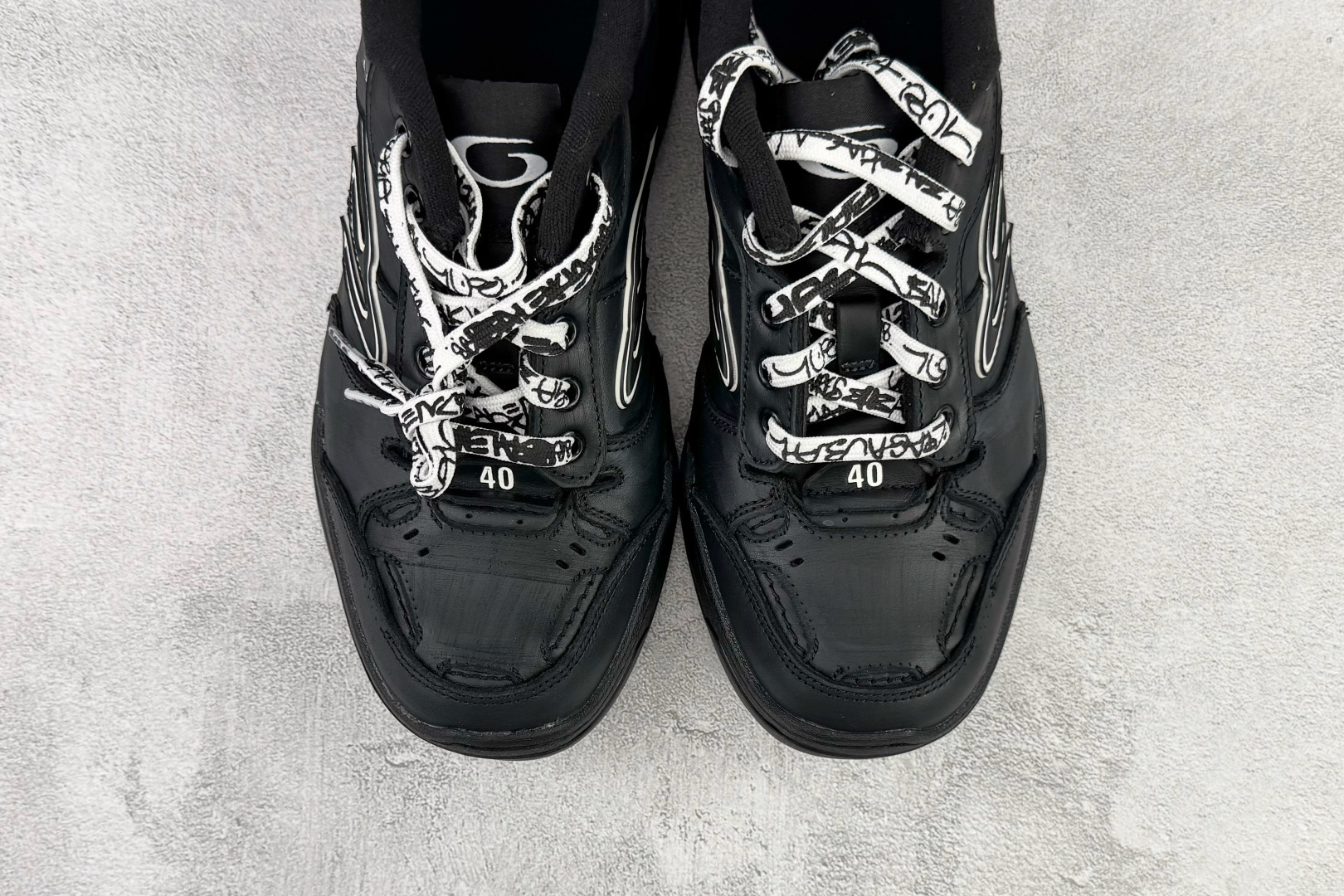 390 全新工厂开发 Balenciaga巴黎世家 25七夕系列 HAMPTONS WORN-OUT 黑色 841765WCURB