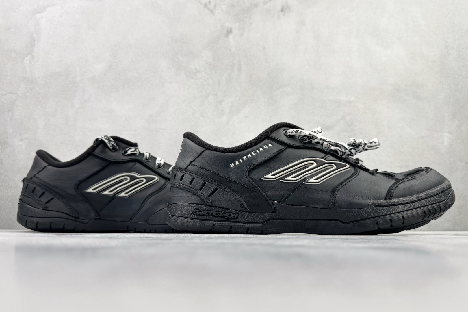 390 全新工厂开发 Balenciaga巴黎世家 25七夕系列 HAMPTONS WORN-OUT 黑色 841765WCURB