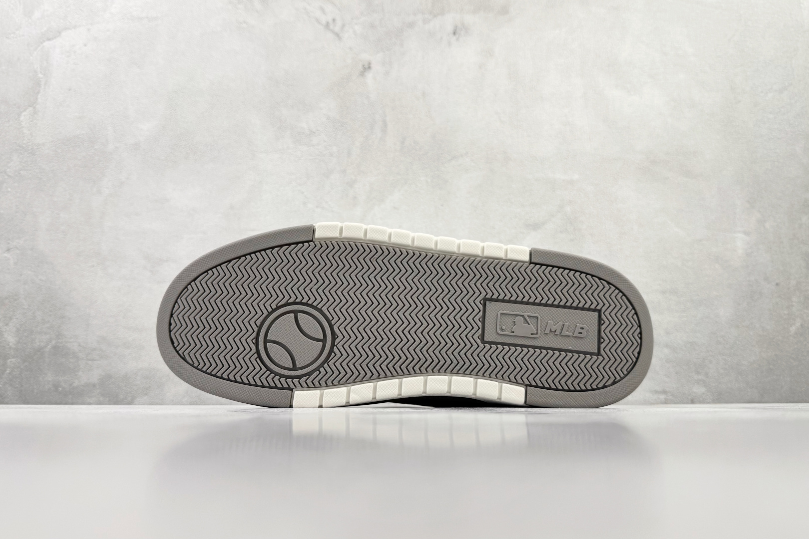 200 MLB Chunky LINER POCKET MONOGRAM 灰色 3ASXP025N-50GRS-Chinese UA Cheap High Quatity Brand Clothes Bags handbags Sneakers wholesale wholesaler seller from China Factory suppliers Fashion Clothing Shoes best Quality Beautiful Price 200 MLB Chunky LINER POCKET MONOGRAM 灰色 3ASXP025N-50GRS