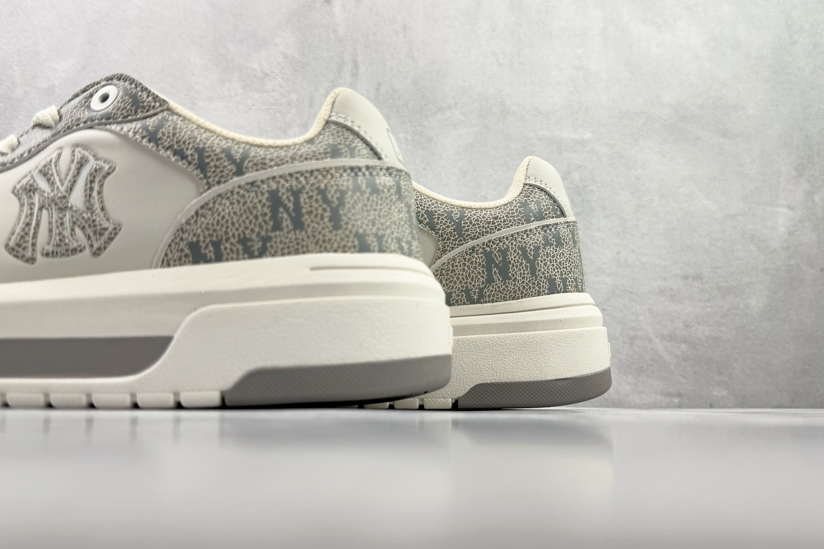 200 MLB Chunky LINER POCKET MONOGRAM 灰色 3ASXP025N-50GRS-Chinese UA Cheap High Quatity Brand Clothes Bags handbags Sneakers wholesale wholesaler seller from China Factory suppliers Fashion Clothing Shoes best Quality Beautiful Price 200 MLB Chunky LINER POCKET MONOGRAM 灰色 3ASXP025N-50GRS