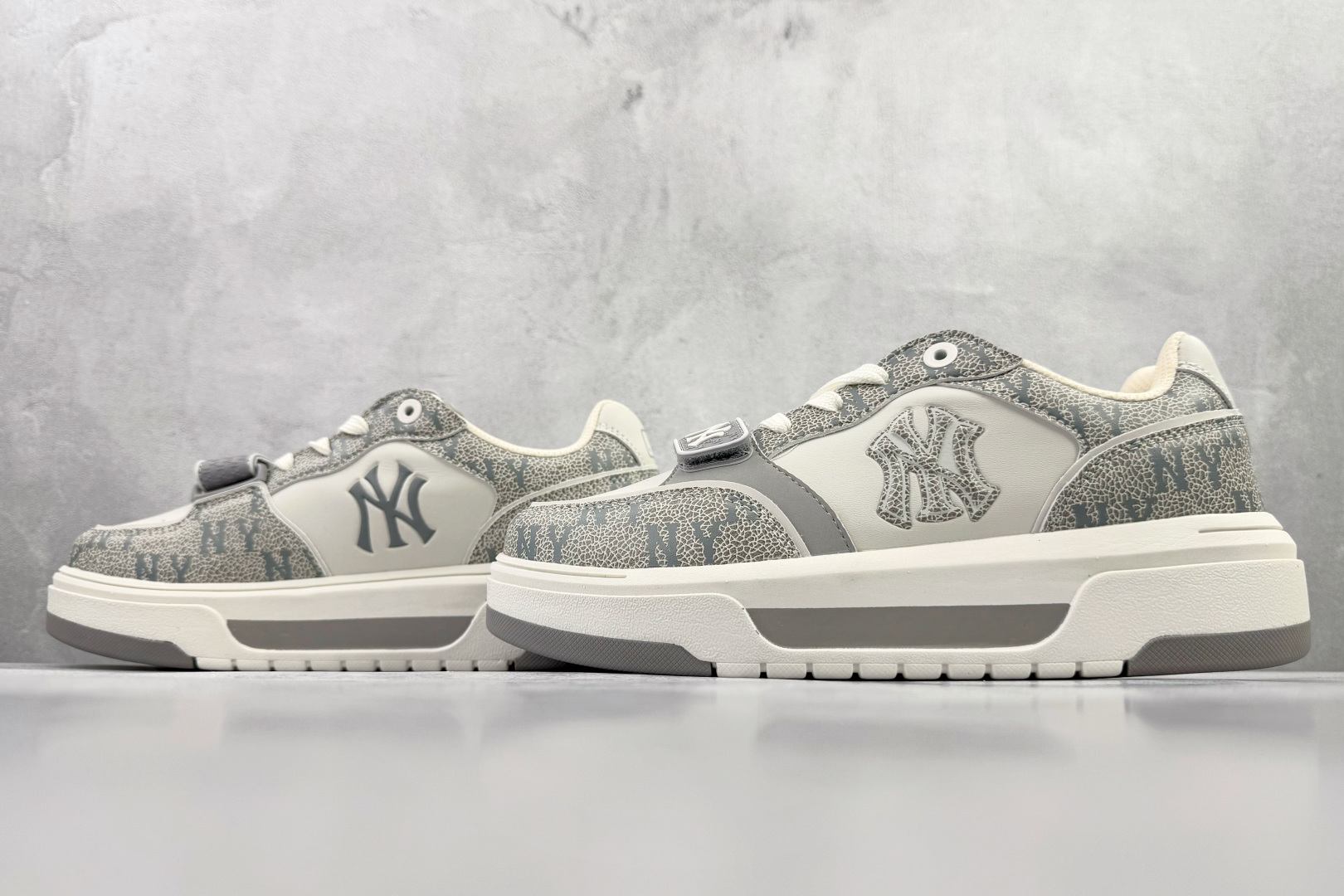 200 MLB Chunky LINER POCKET MONOGRAM 灰色 3ASXP025N-50GRS-Chinese UA Cheap High Quatity Brand Clothes Bags handbags Sneakers wholesale wholesaler seller from China Factory suppliers Fashion Clothing Shoes best Quality Beautiful Price 200 MLB Chunky LINER POCKET MONOGRAM 灰色 3ASXP025N-50GRS