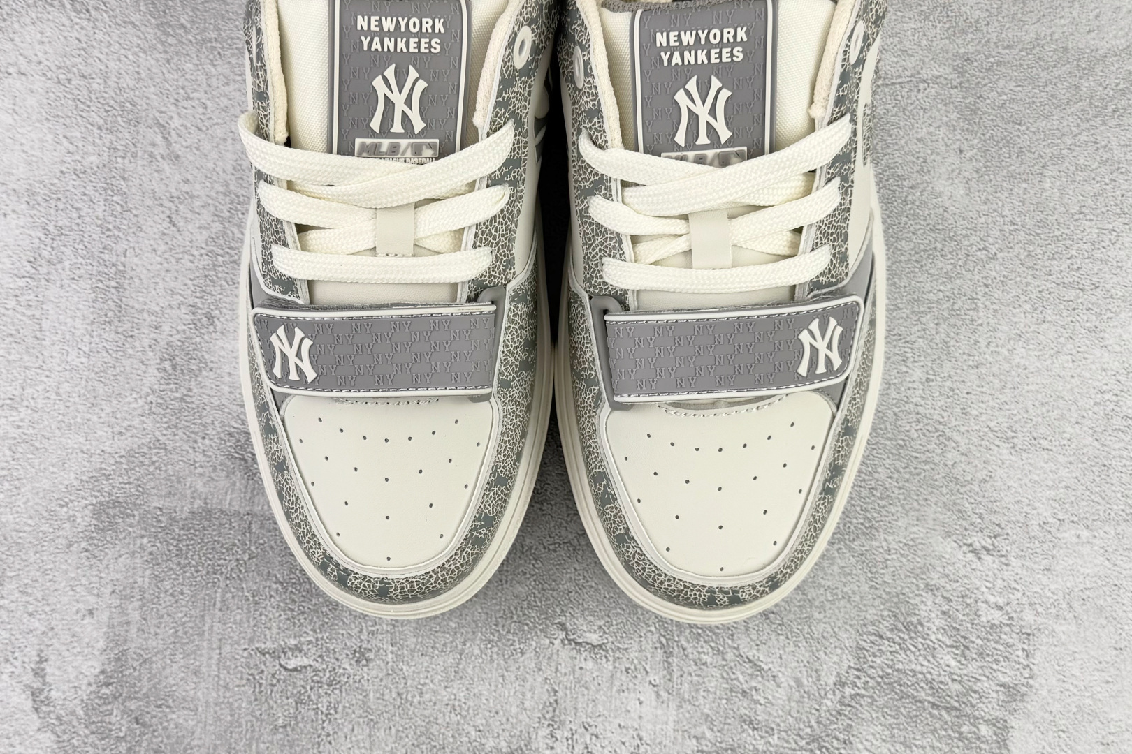 200 MLB Chunky LINER POCKET MONOGRAM 灰色 3ASXP025N-50GRS-Chinese UA Cheap High Quatity Brand Clothes Bags handbags Sneakers wholesale wholesaler seller from China Factory suppliers Fashion Clothing Shoes best Quality Beautiful Price 200 MLB Chunky LINER POCKET MONOGRAM 灰色 3ASXP025N-50GRS