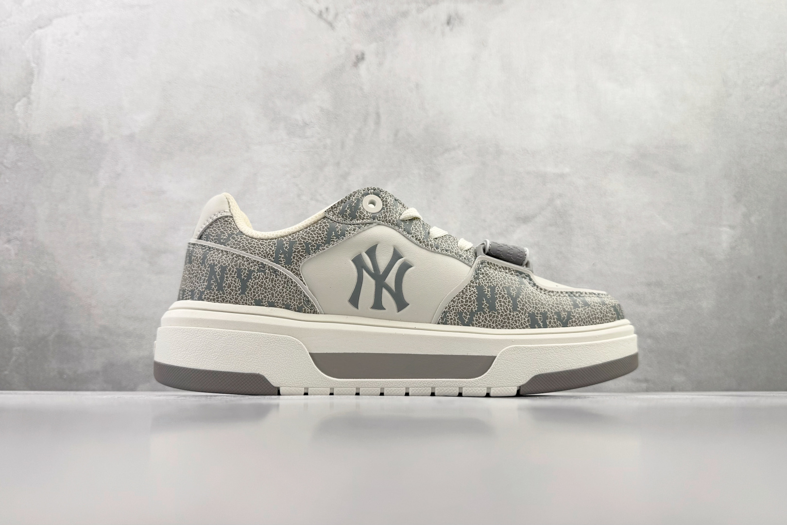 200 MLB Chunky LINER POCKET MONOGRAM 灰色 3ASXP025N-50GRS-Chinese UA Cheap High Quatity Brand Clothes Bags handbags Sneakers wholesale wholesaler seller from China Factory suppliers Fashion Clothing Shoes best Quality Beautiful Price 200 MLB Chunky LINER POCKET MONOGRAM 灰色 3ASXP025N-50GRS