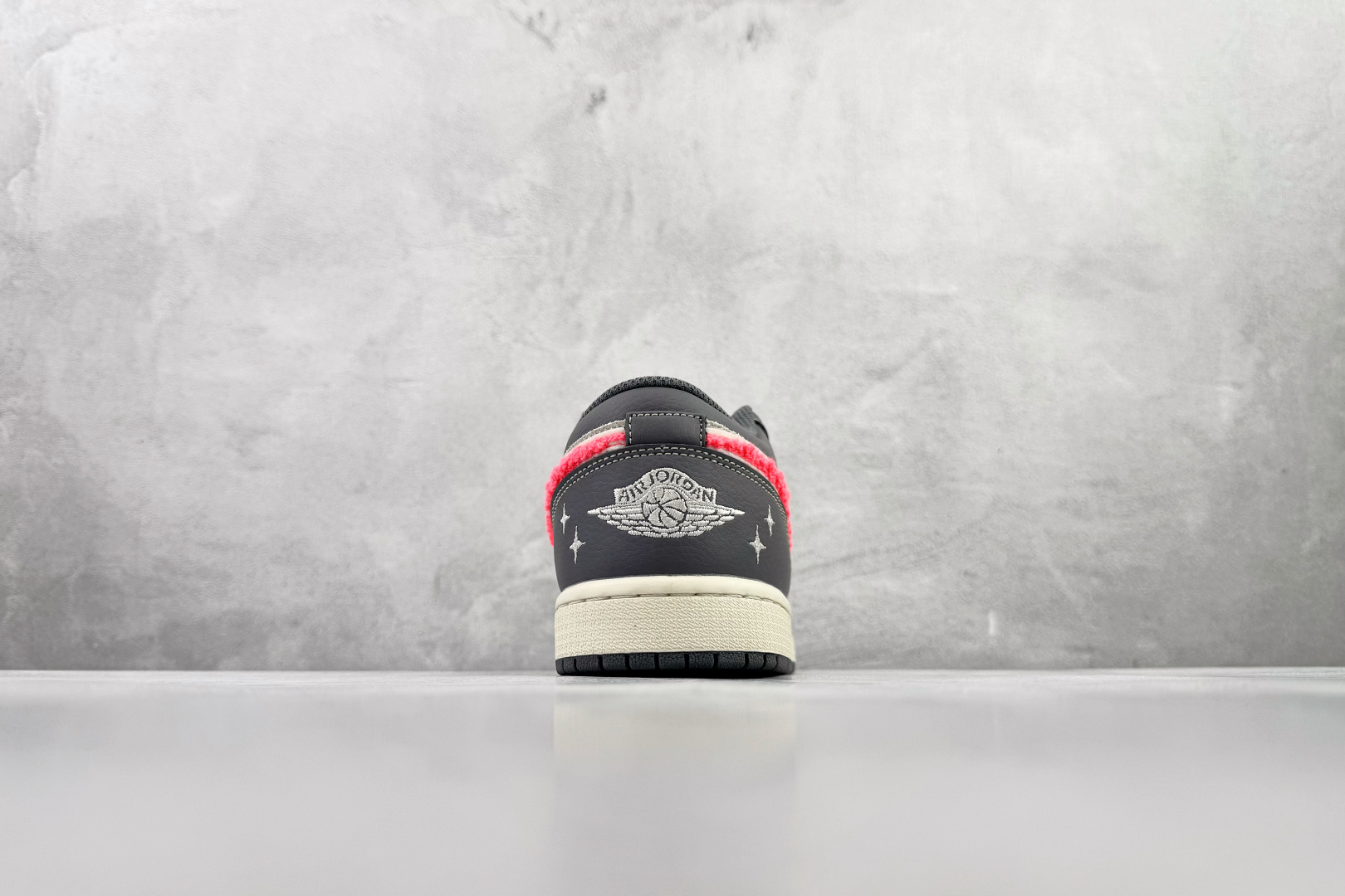 200 综合版 Jordan Air Jordan 1 LOW 老花粉钩 IM6565-014-Chinese UA Cheap High Quatity Brand Clothes Bags handbags Sneakers wholesale wholesaler seller from China Factory suppliers Fashion Clothing Shoes best Quality Beautiful Price 200 综合版 Jordan Air Jordan 1 LOW 老花粉钩 IM6565-014