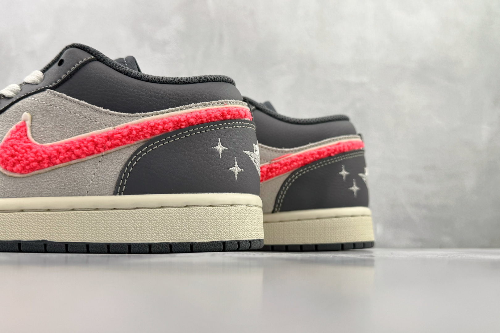 200 综合版 Jordan Air Jordan 1 LOW 老花粉钩 IM6565-014-Chinese UA Cheap High Quatity Brand Clothes Bags handbags Sneakers wholesale wholesaler seller from China Factory suppliers Fashion Clothing Shoes best Quality Beautiful Price 200 综合版 Jordan Air Jordan 1 LOW 老花粉钩 IM6565-014