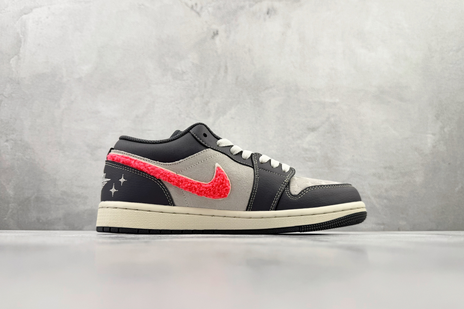 200 综合版 Jordan Air Jordan 1 LOW 老花粉钩 IM6565-014-Chinese UA Cheap High Quatity Brand Clothes Bags handbags Sneakers wholesale wholesaler seller from China Factory suppliers Fashion Clothing Shoes best Quality Beautiful Price 200 综合版 Jordan Air Jordan 1 LOW 老花粉钩 IM6565-014