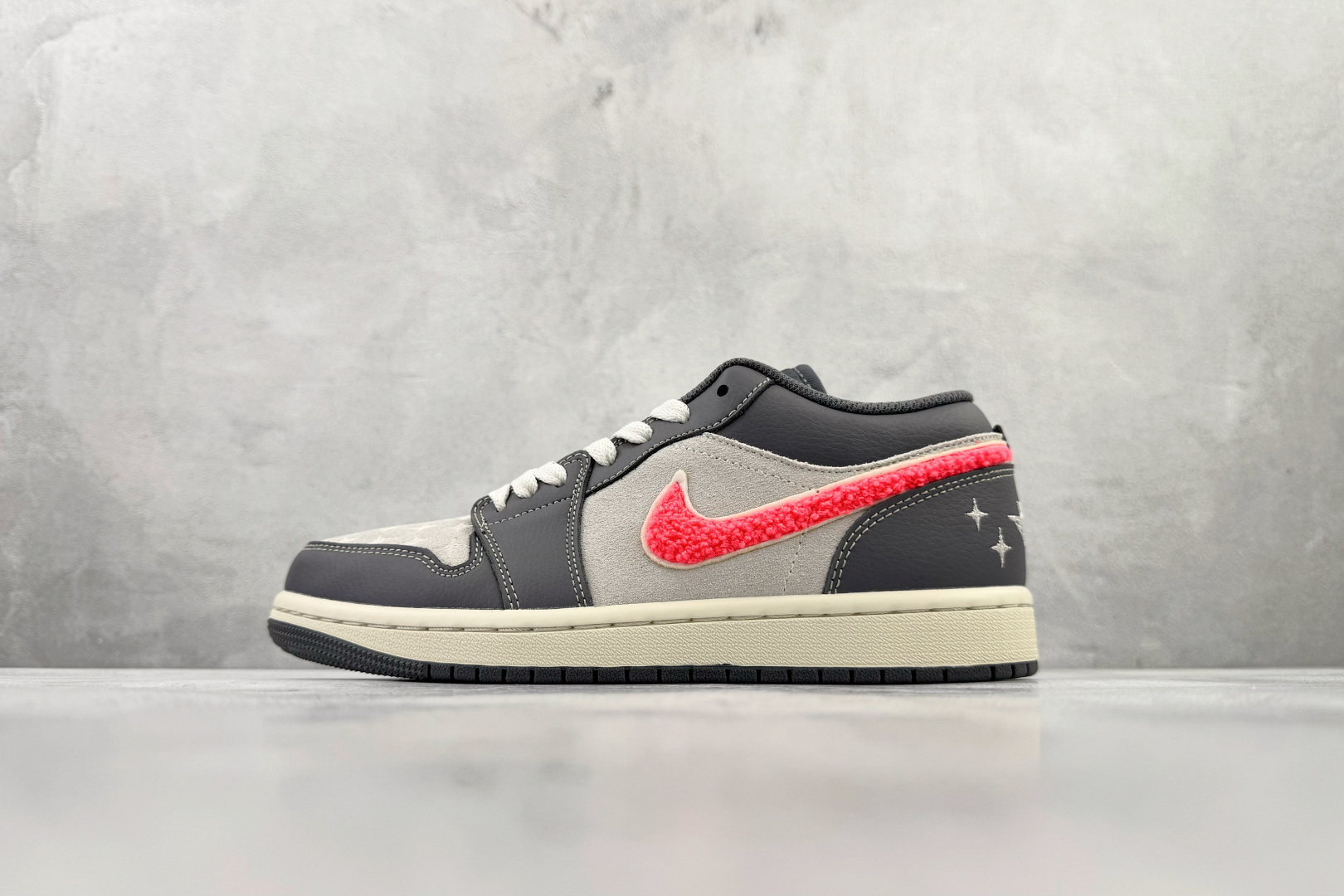 200 综合版 Jordan Air Jordan 1 LOW 老花粉钩 IM6565-014-Chinese UA Cheap High Quatity Brand Clothes Bags handbags Sneakers wholesale wholesaler seller from China Factory suppliers Fashion Clothing Shoes best Quality Beautiful Price 200 综合版 Jordan Air Jordan 1 LOW 老花粉钩 IM6565-014