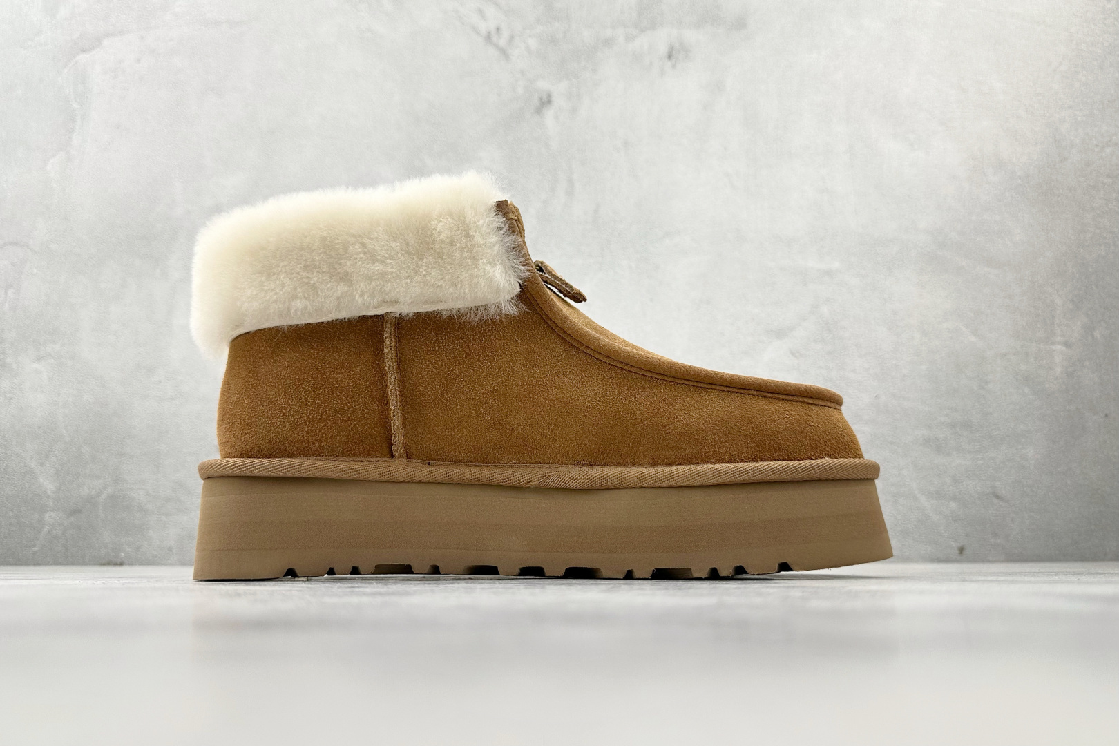 260 UGG Funkette Boot 栗色 1122551-CHE