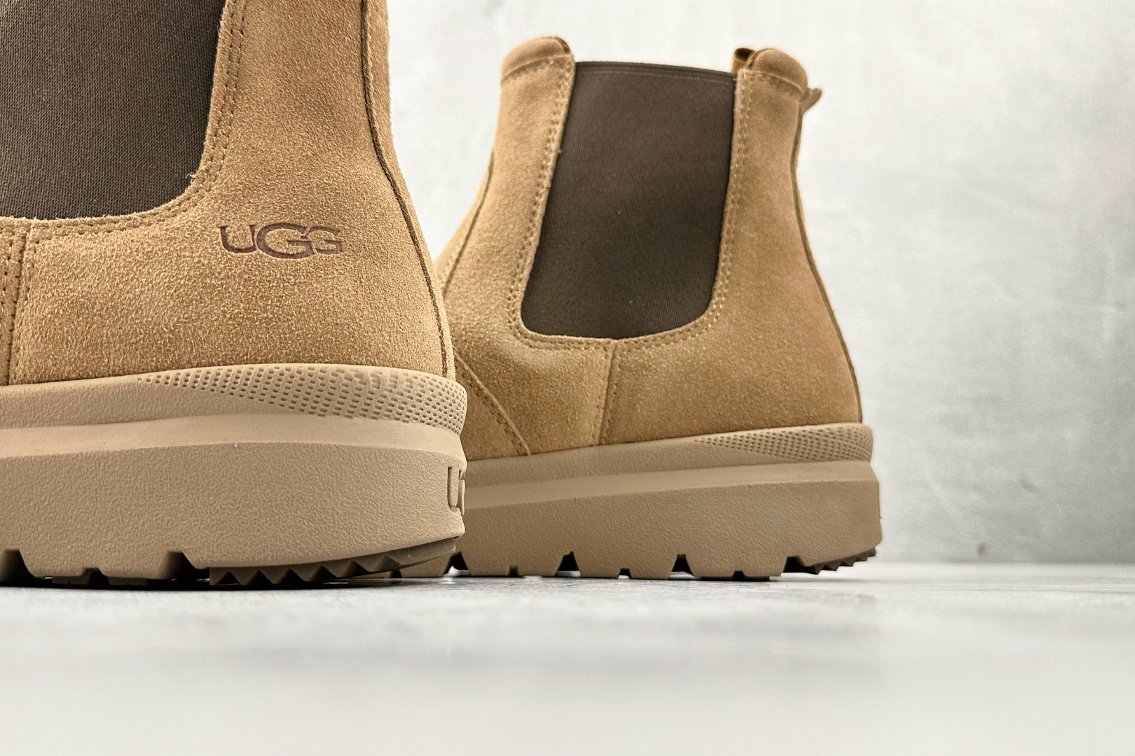 290 UGG 切尔西靴 棕色 1152050-CHE-Chinese UA Cheap High Quatity Brand Clothes Bags handbags Sneakers wholesale wholesaler seller from China Factory suppliers Fashion Clothing Shoes best Quality Beautiful Price 290 UGG 切尔西靴 棕色 1152050-CHE