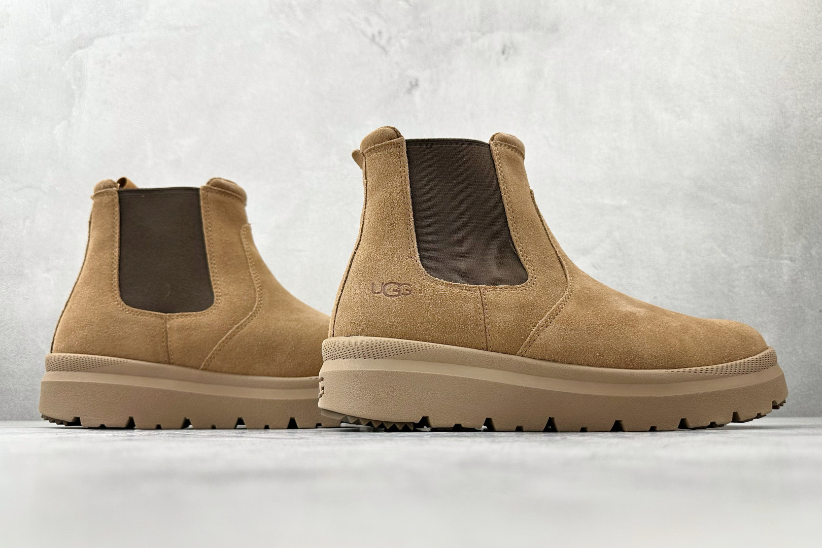 290 UGG 切尔西靴 棕色 1152050-CHE-Chinese UA Cheap High Quatity Brand Clothes Bags handbags Sneakers wholesale wholesaler seller from China Factory suppliers Fashion Clothing Shoes best Quality Beautiful Price 290 UGG 切尔西靴 棕色 1152050-CHE