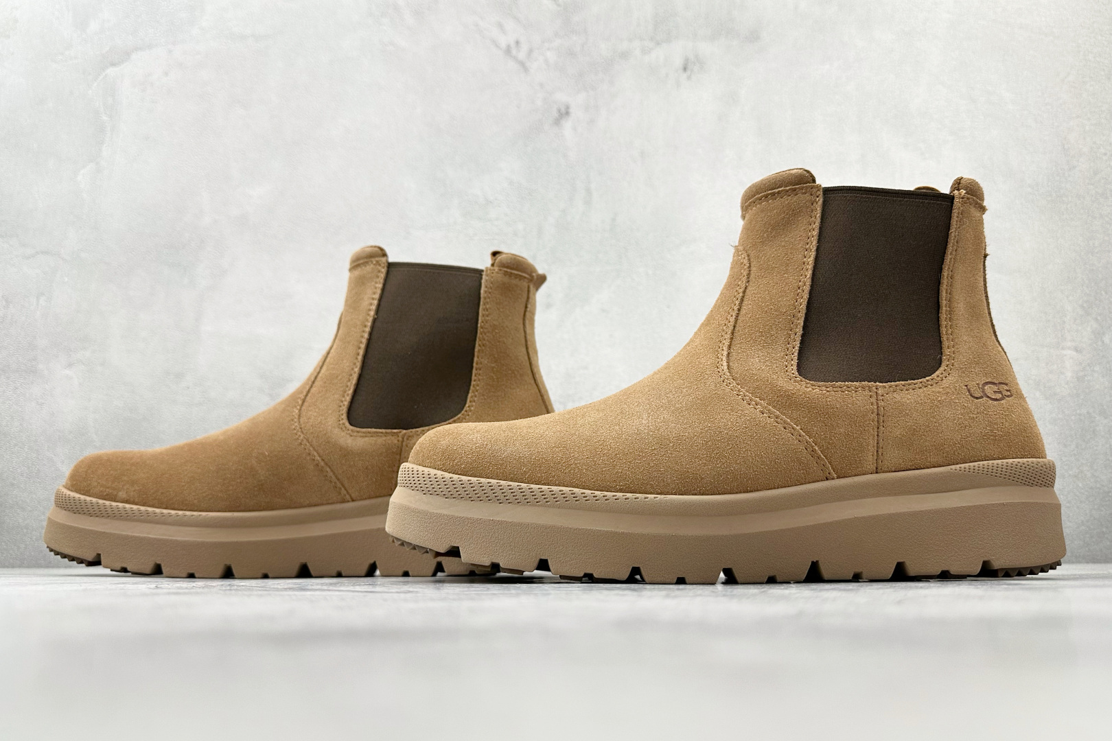 290 UGG 切尔西靴 棕色 1152050-CHE-Chinese UA Cheap High Quatity Brand Clothes Bags handbags Sneakers wholesale wholesaler seller from China Factory suppliers Fashion Clothing Shoes best Quality Beautiful Price 290 UGG 切尔西靴 棕色 1152050-CHE