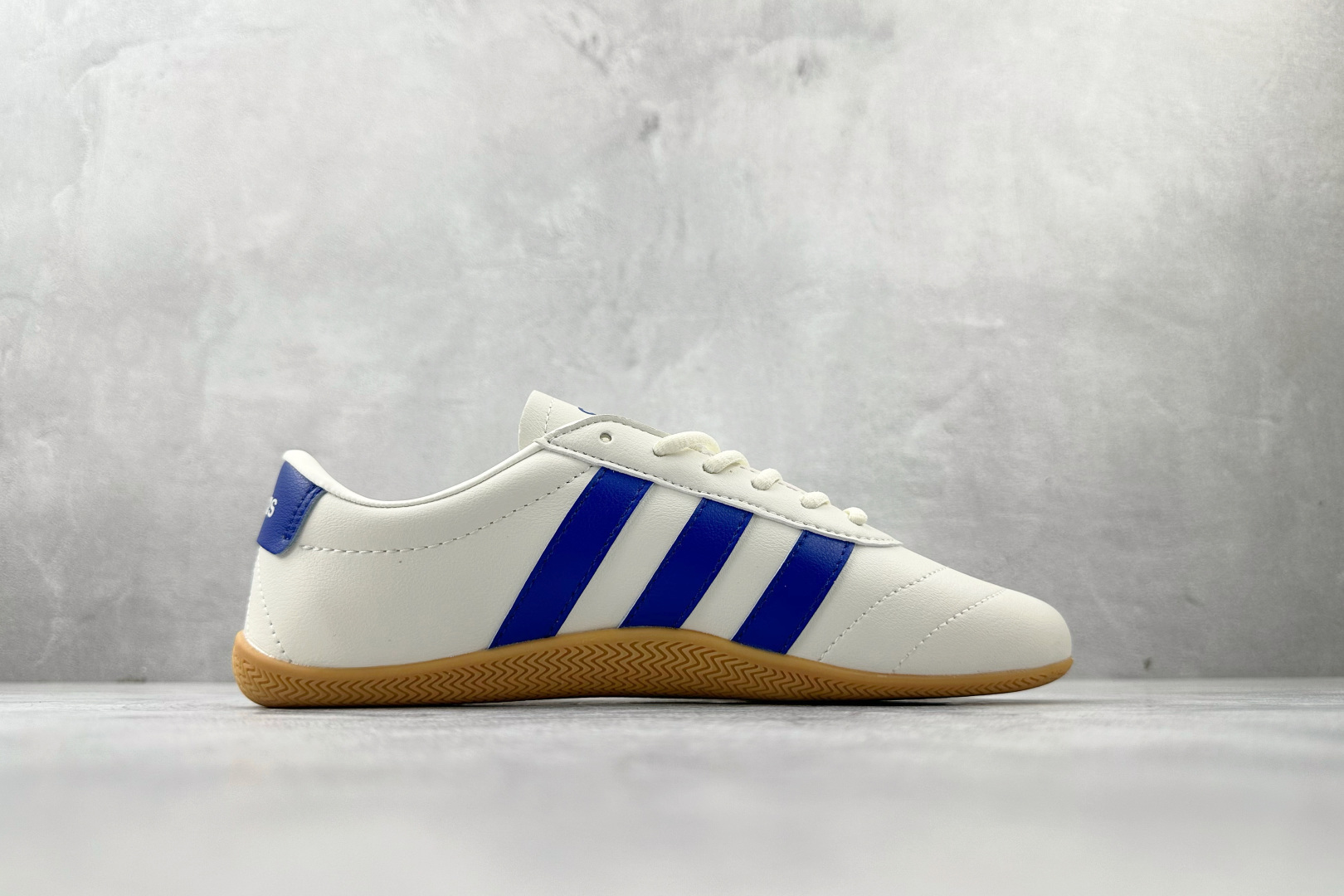 出口订单 adidas GRAND COURT 米蓝 JQ9689