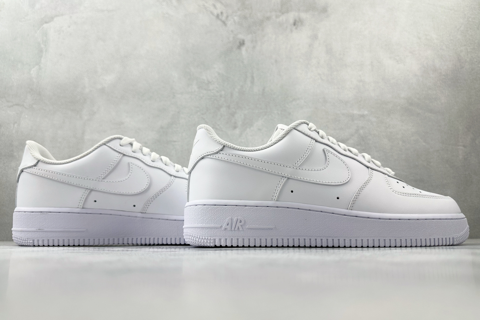 Max版 原厂皮 Nike Air Force 1'07 纯白货号： CW2288-111 尺码：35.