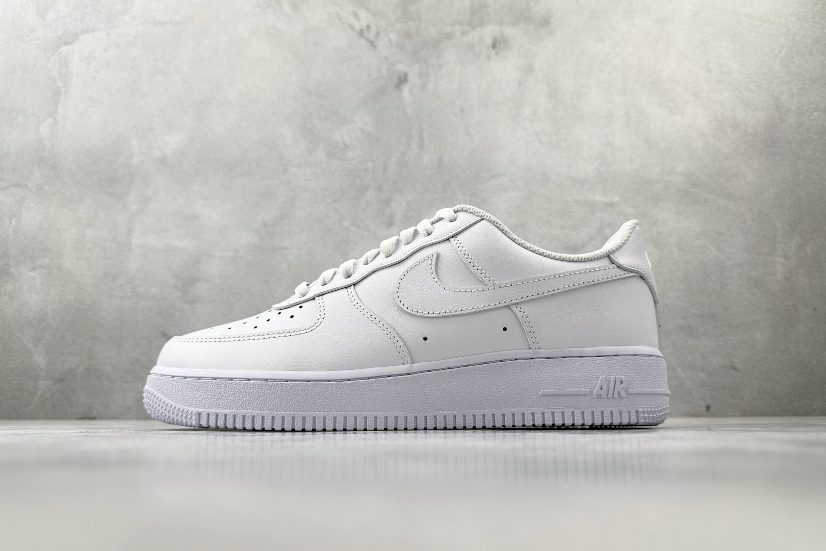 Max版 原厂皮 Nike Air Force 1'07 纯白货号： CW2288-111 尺码：35.