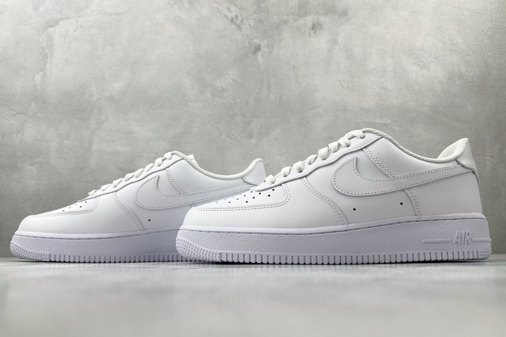 Max版 原厂皮 Nike Air Force 1'07 纯白货号： CW2288-111 尺码：35.