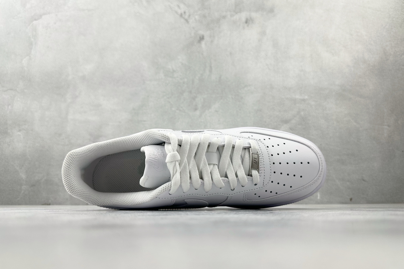 Max版 原厂皮 Nike Air Force 1'07 纯白货号： CW2288-111 尺码：35.