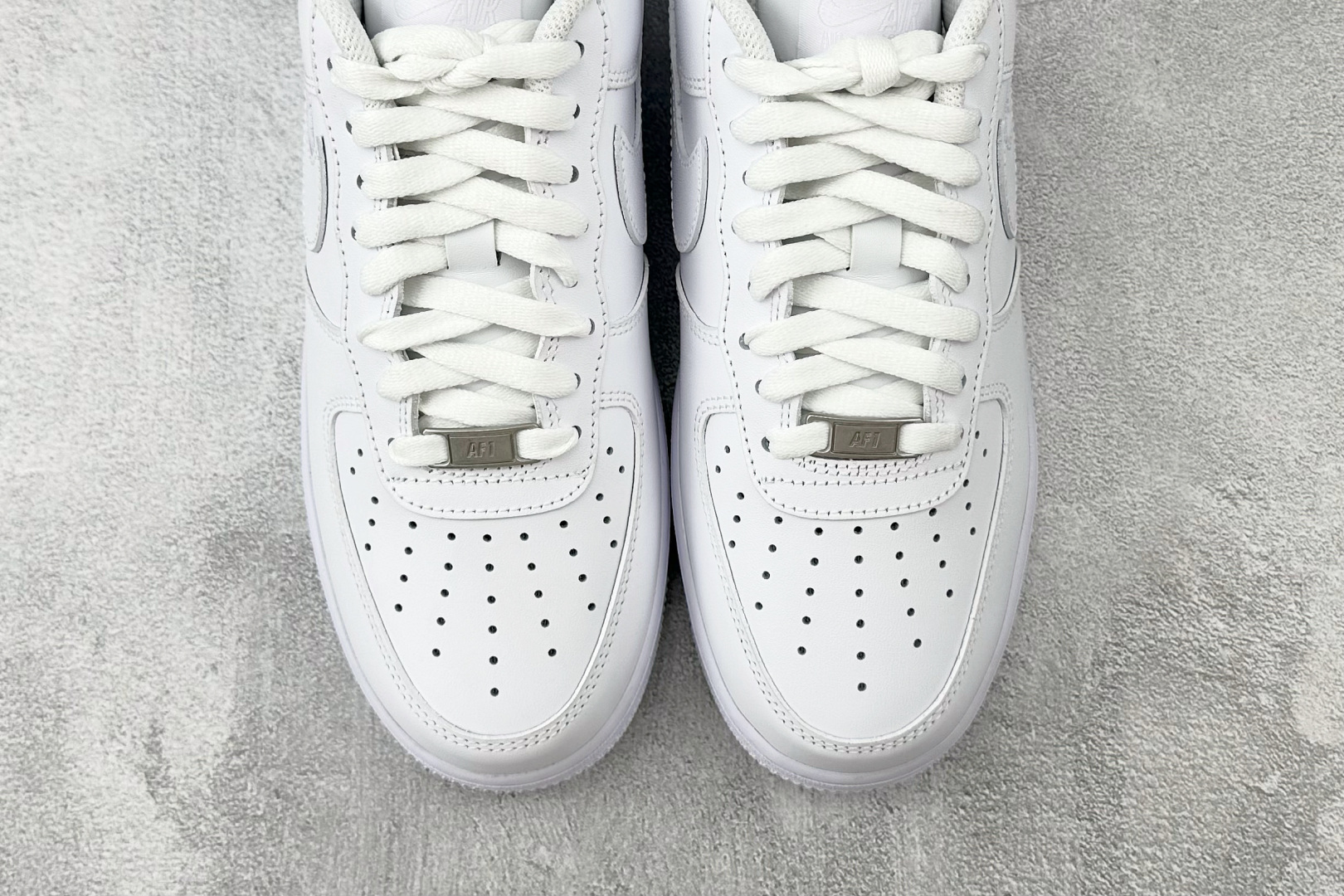 Max版 原厂皮 Nike Air Force 1'07 纯白货号： CW2288-111 尺码：35.