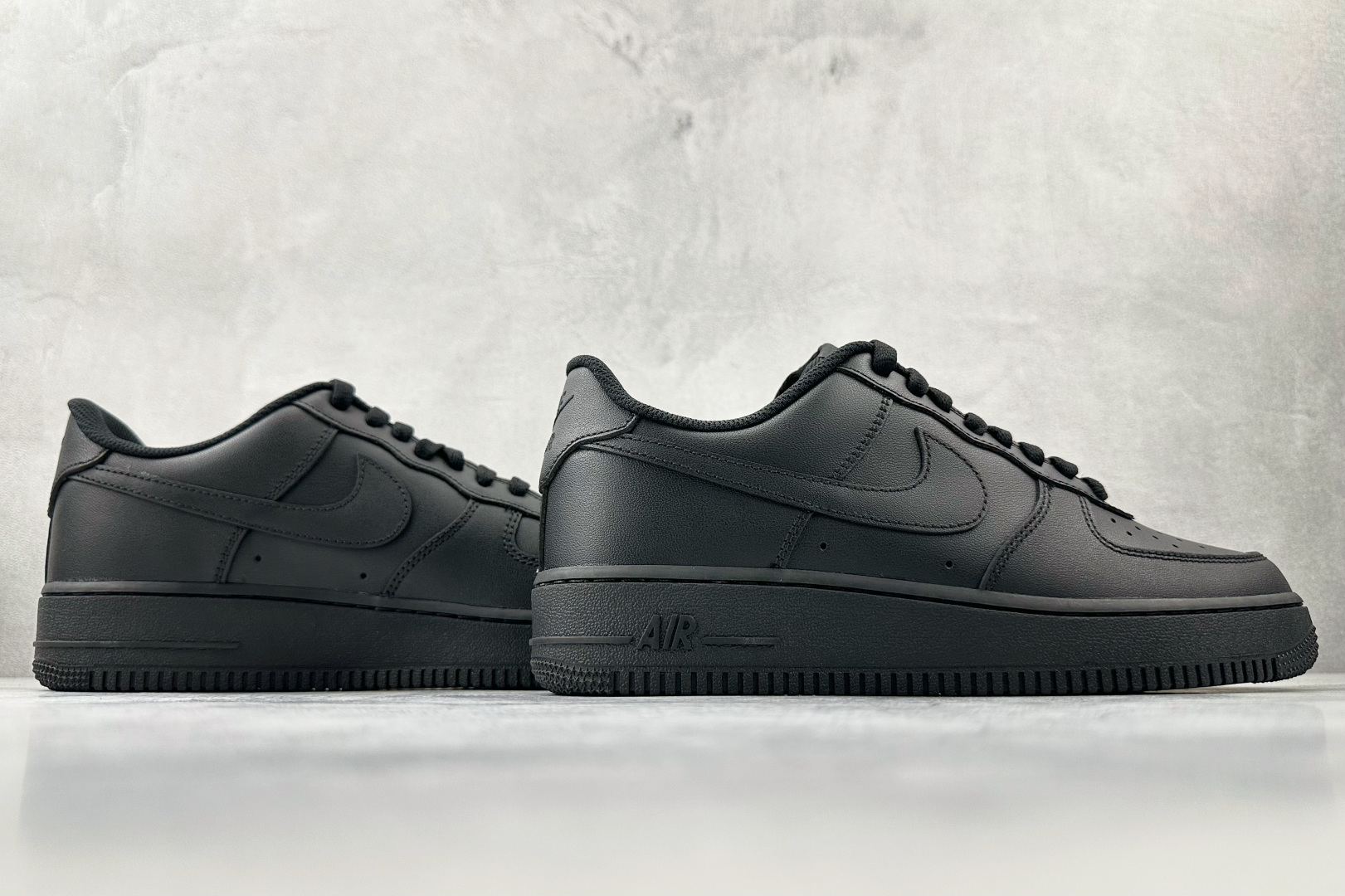 Max版 原厂皮 Nike Air Force 1'07 纯黑 黑武士货号： CW2288-001尺码：