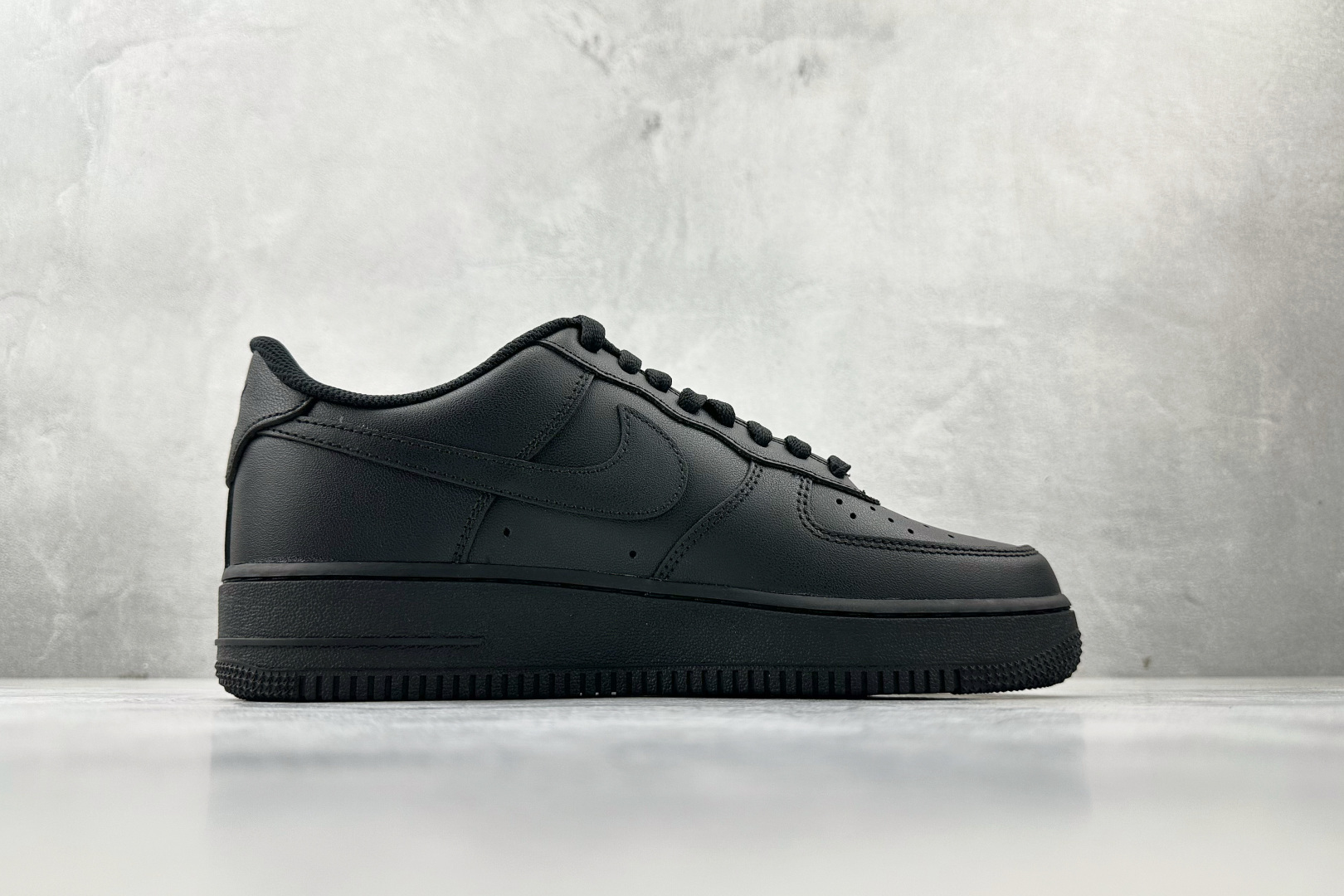 Max版 原厂皮 Nike Air Force 1'07 纯黑 黑武士货号： CW2288-001尺码：