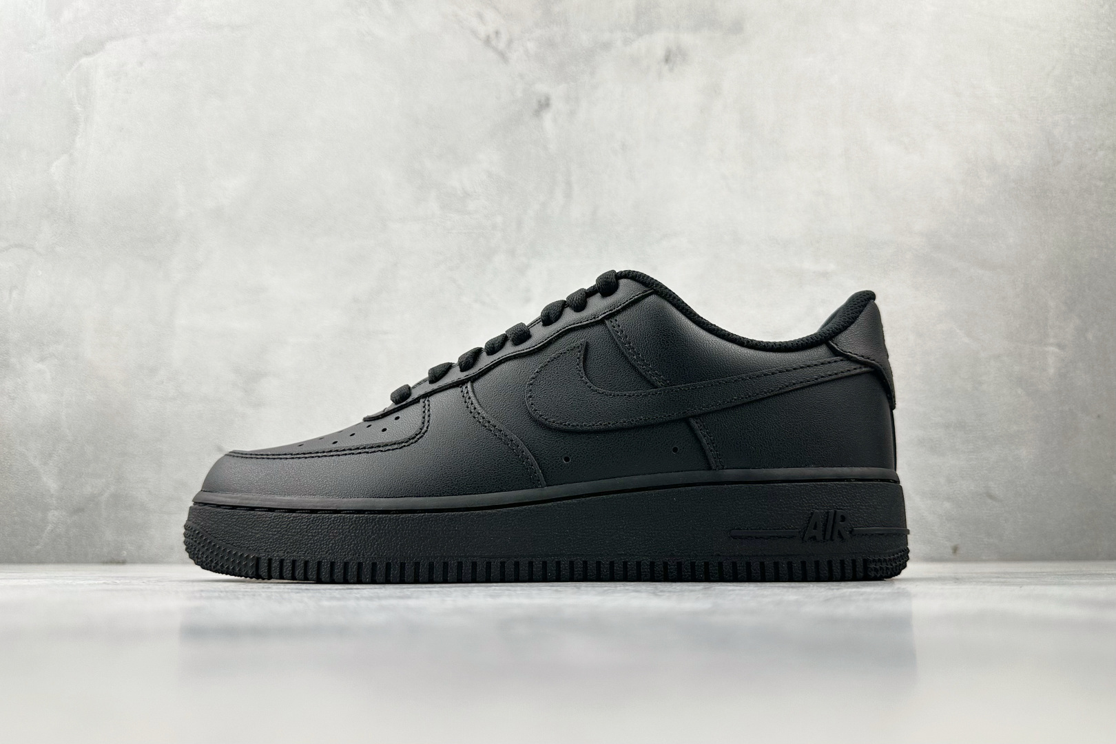 Max版 原厂皮 Nike Air Force 1'07 纯黑 黑武士货号： CW2288-001尺码：