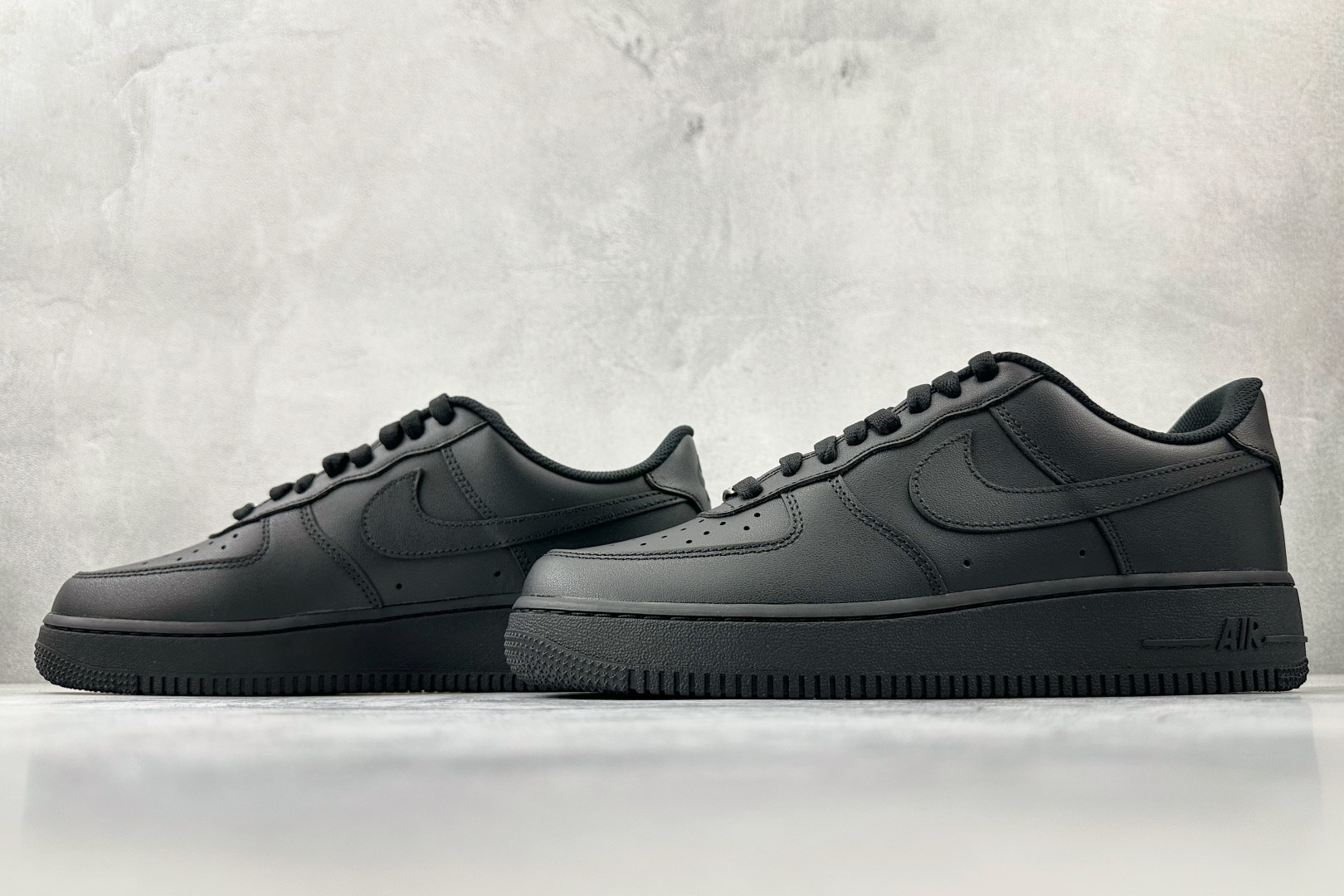 Max版 原厂皮 Nike Air Force 1'07 纯黑 黑武士货号： CW2288-001尺码：