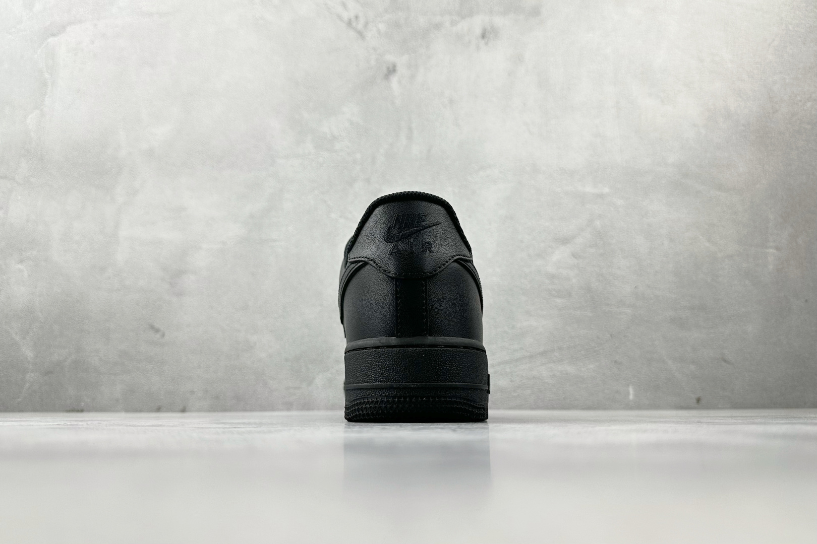 Max版 原厂皮 Nike Air Force 1'07 纯黑 黑武士货号： CW2288-001尺码：