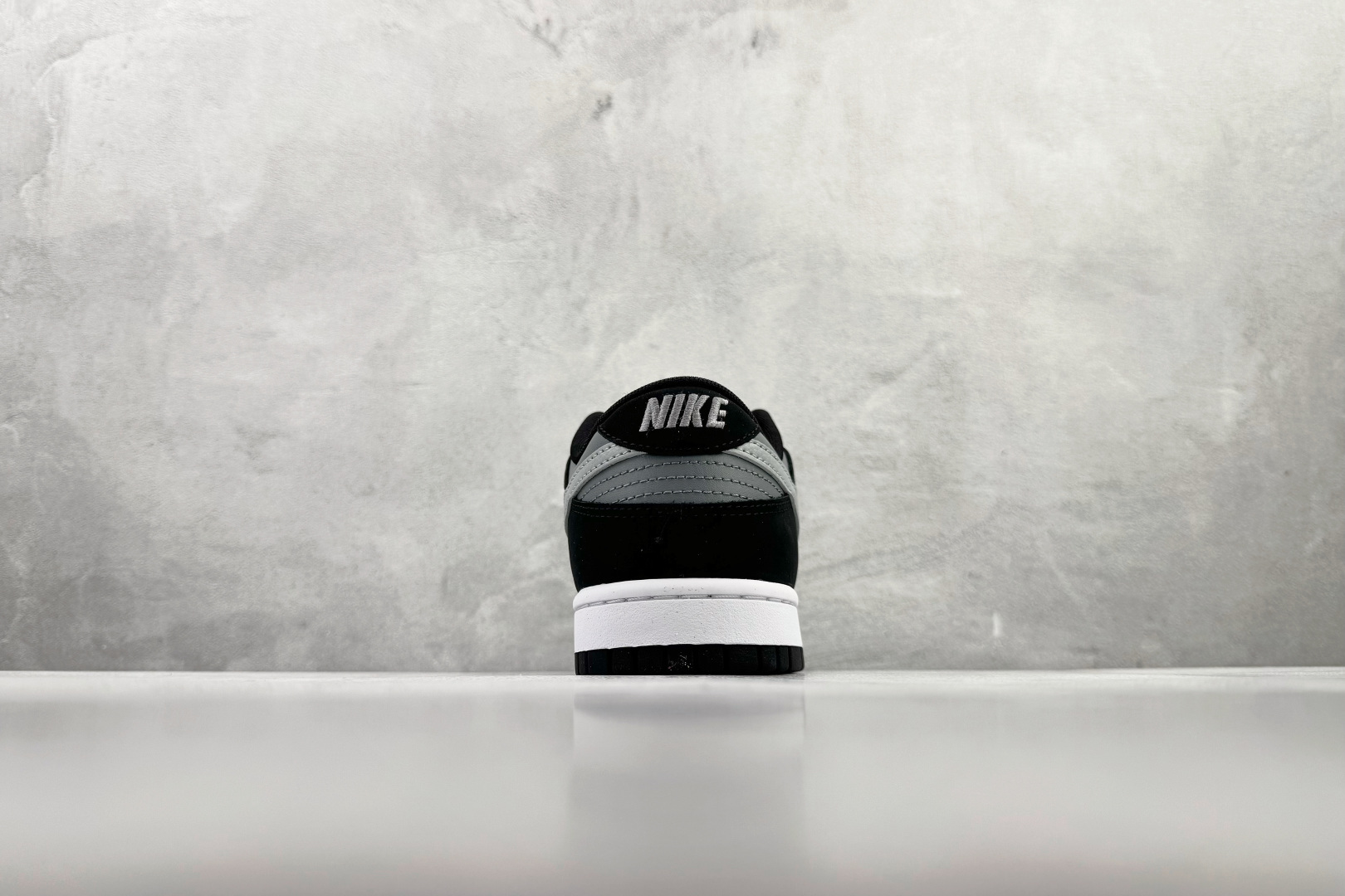 Nike Dunk Low 黑灰 IB3079-001