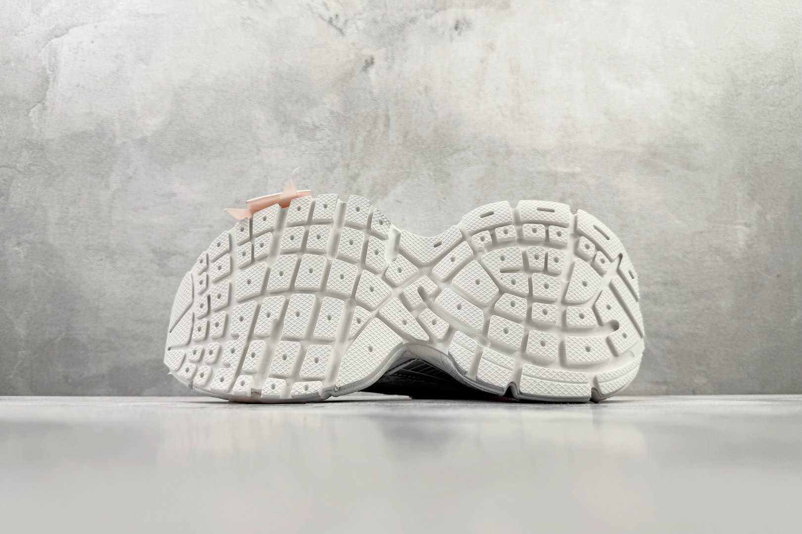 480 代购版 Balenciaga巴黎世家 3XL 白粉蝴蝶结 832994WXLMC