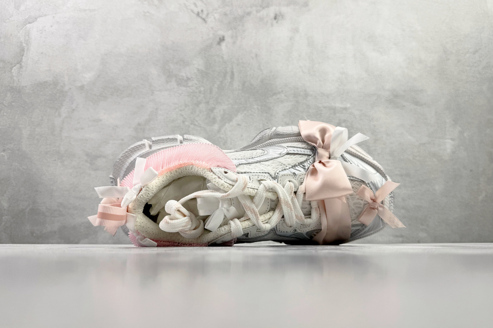 480 代购版 Balenciaga巴黎世家 3XL 白粉蝴蝶结 832994WXLMC