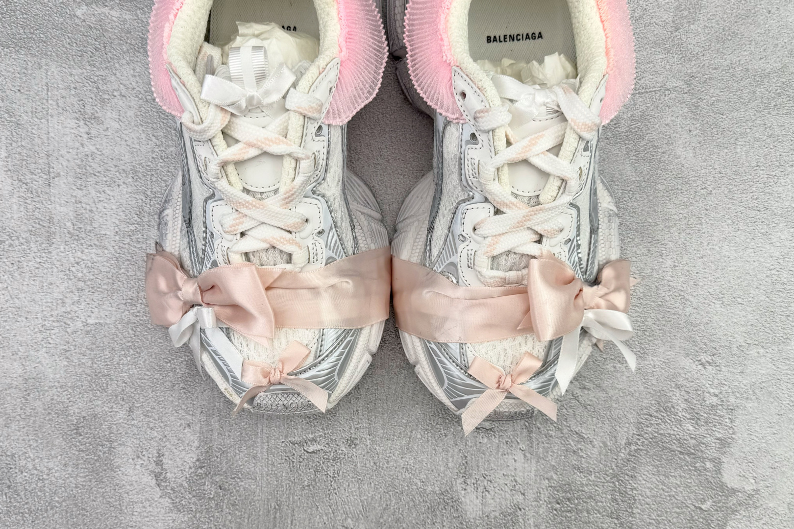 480 代购版 Balenciaga巴黎世家 3XL 白粉蝴蝶结 832994WXLMC