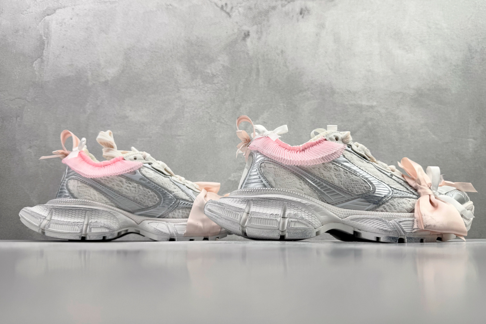 480 代购版 Balenciaga巴黎世家 3XL 白粉蝴蝶结 832994WXLMC