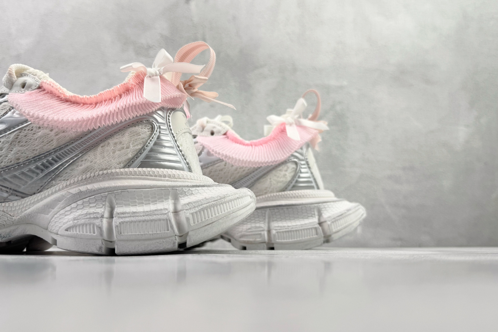 480 代购版 Balenciaga巴黎世家 3XL 白粉蝴蝶结 832994WXLMC