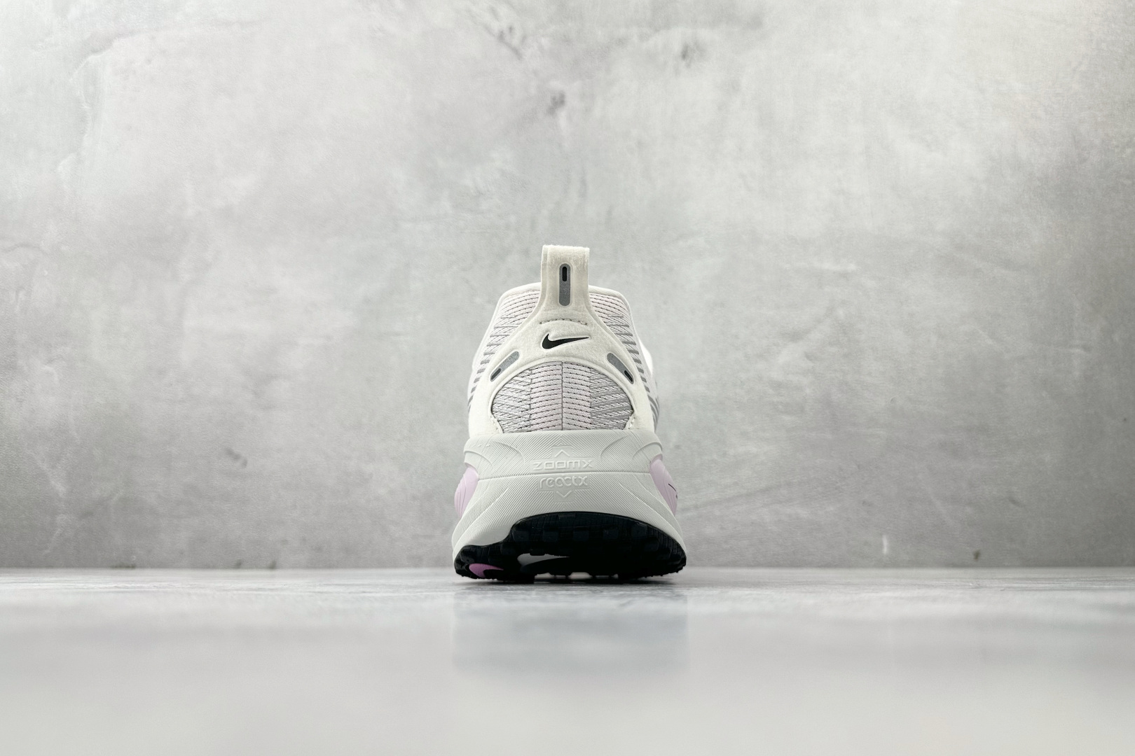 Nike Vomero 18 粉色 IM2503-133