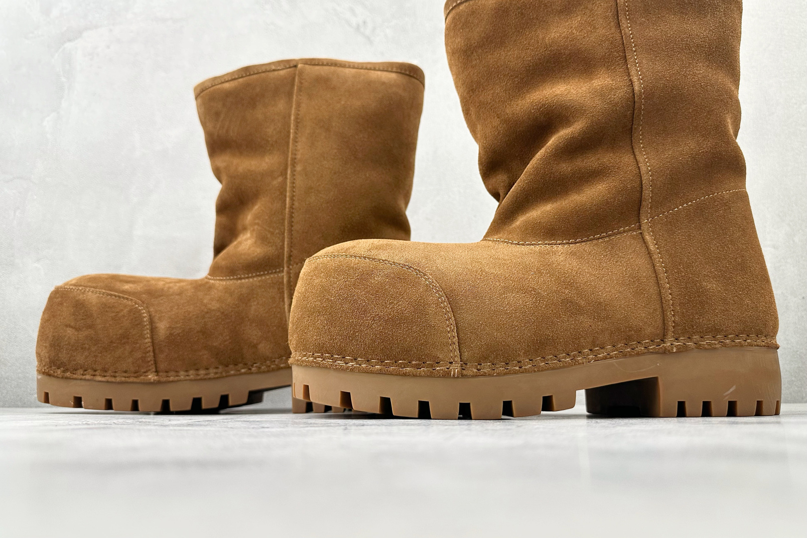 550 Balenciaga巴黎世家 Alaska Fur高筒靴 棕色 802204WBFC1