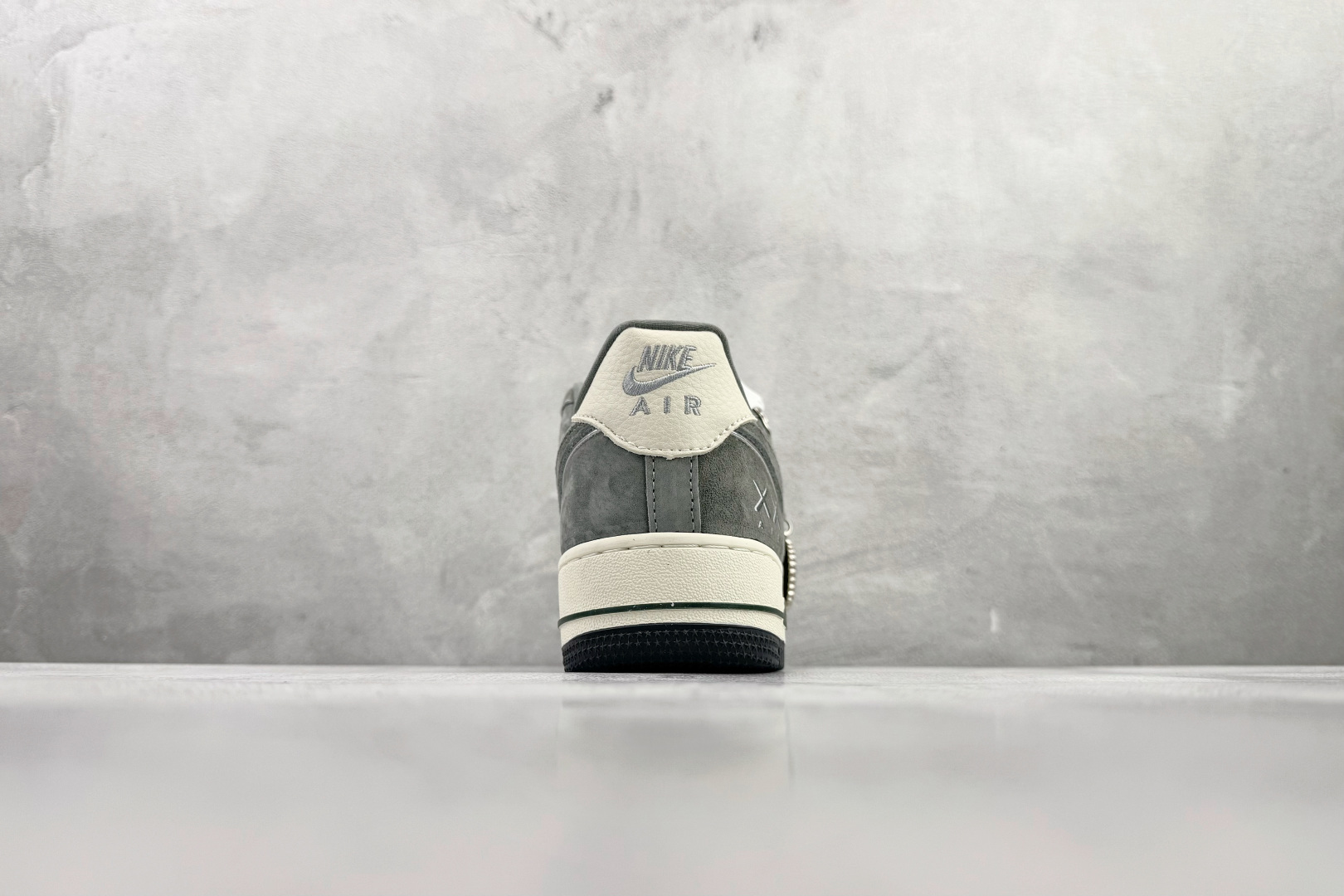 Nike Air Force 1'07 暴力熊联名 灰白 SY1388-004