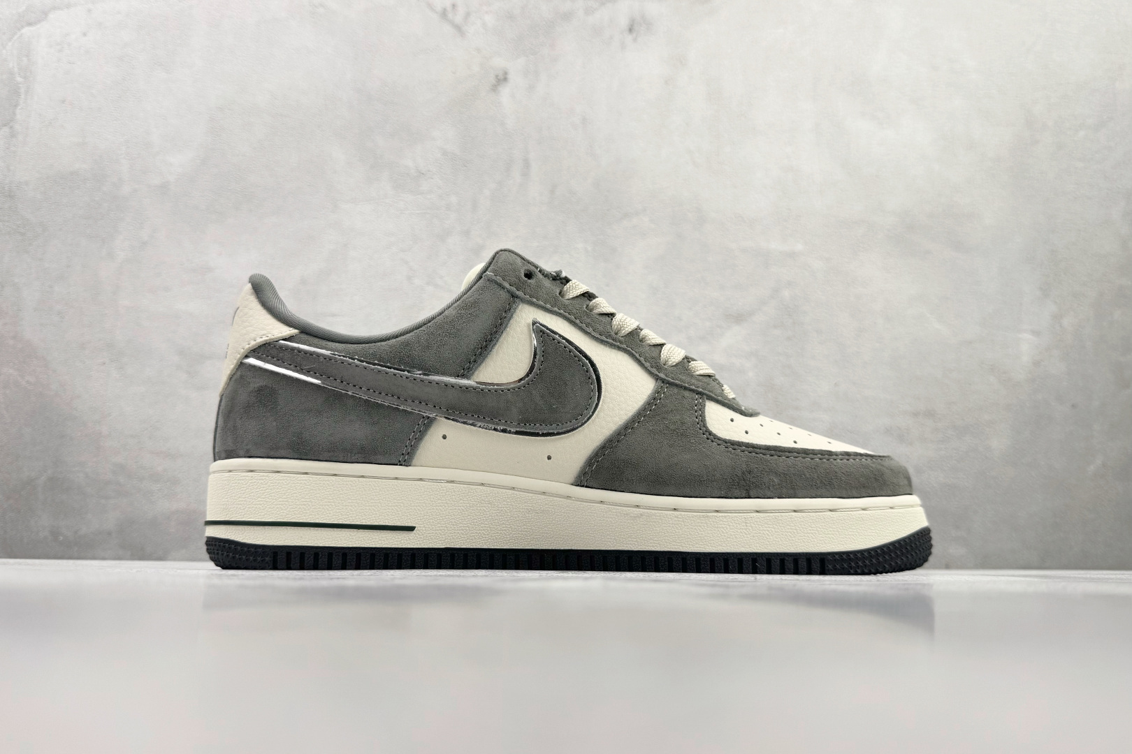 Nike Air Force 1'07 暴力熊联名 灰白 SY1388-004